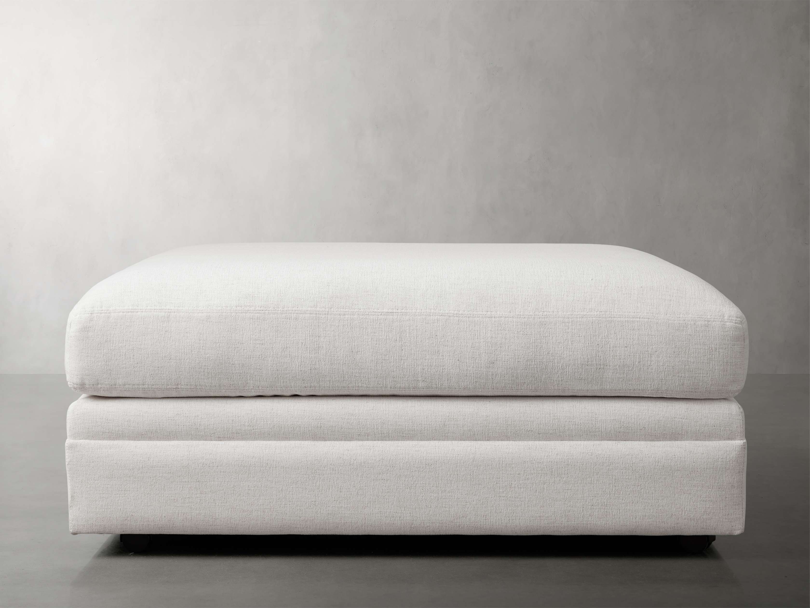 Pavo Ottoman in Nomad Snow