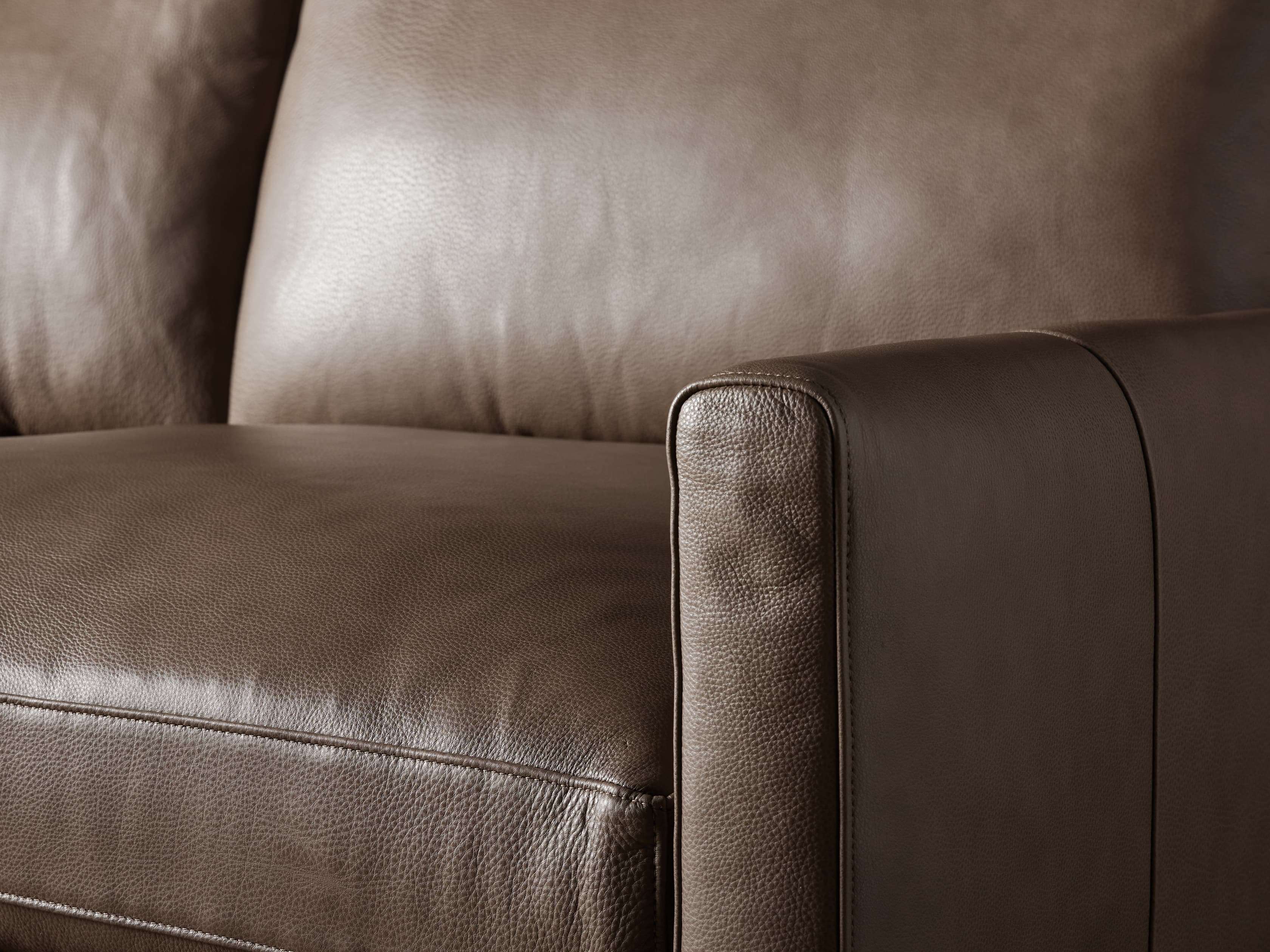 zege Teken een foto kreupel Kipton Leather Three Over Three Sofa – Arhaus
