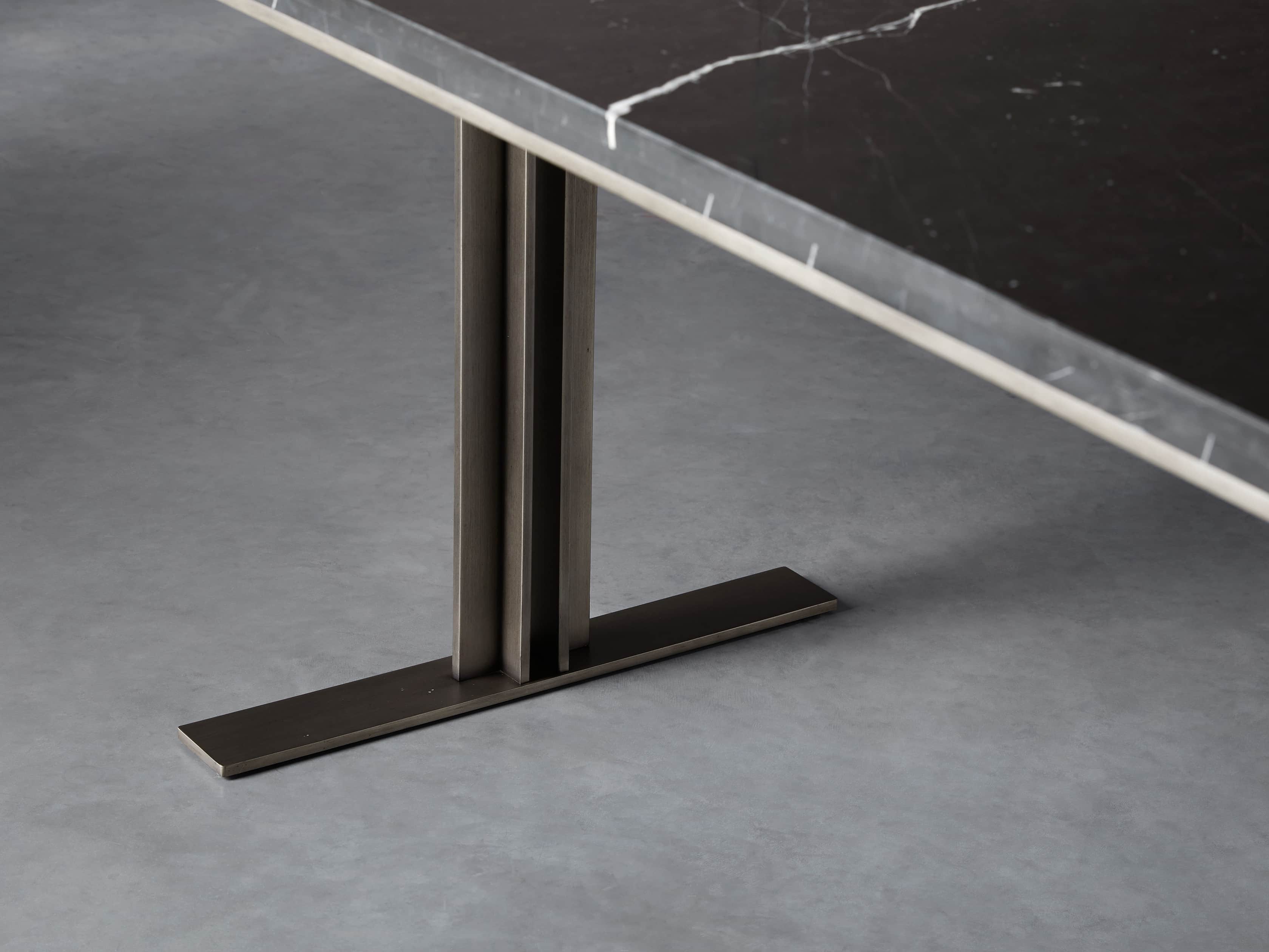 Massa Kitchen Table in Black