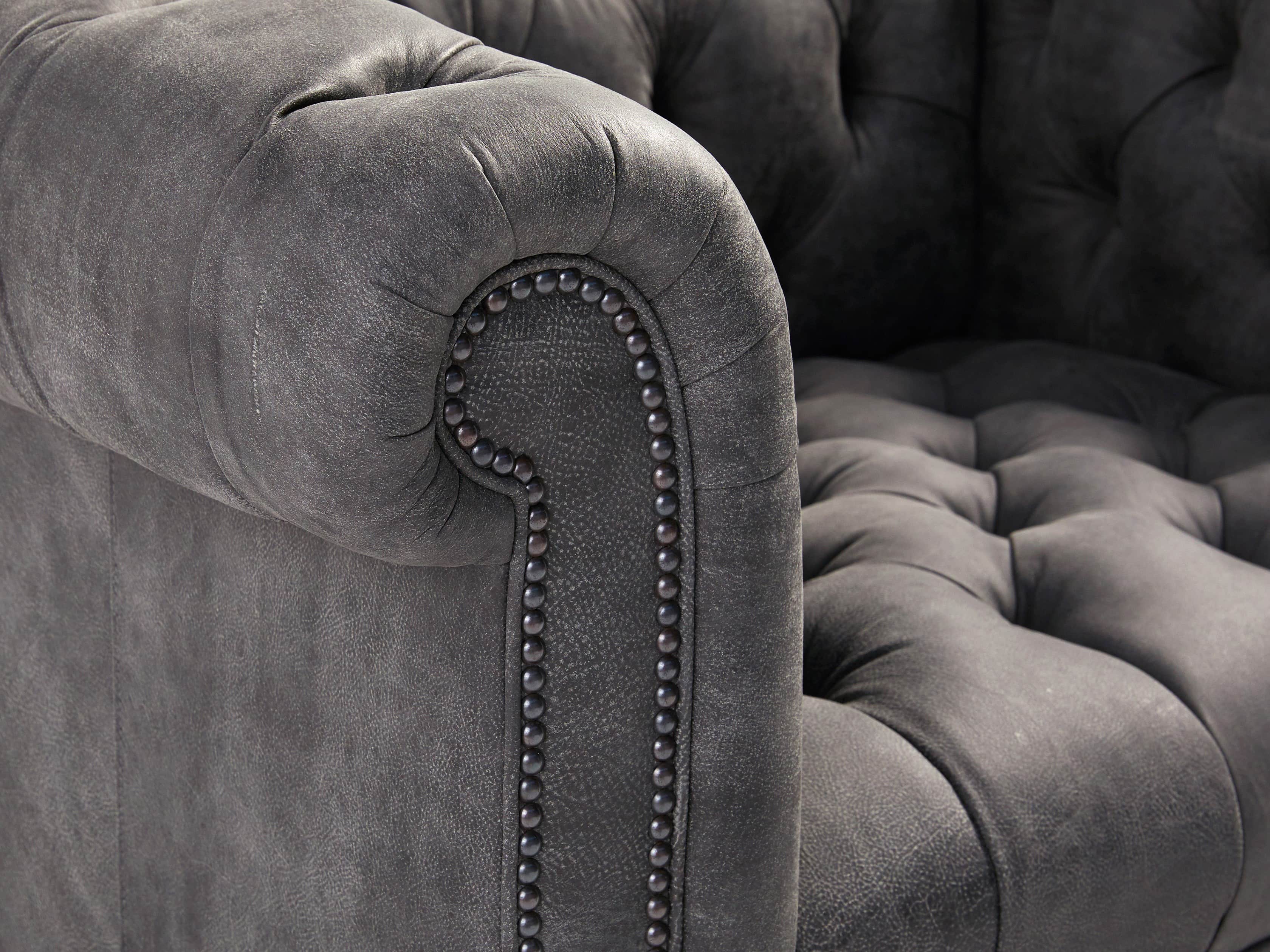Berwick 47" Leather Tufted Chair
