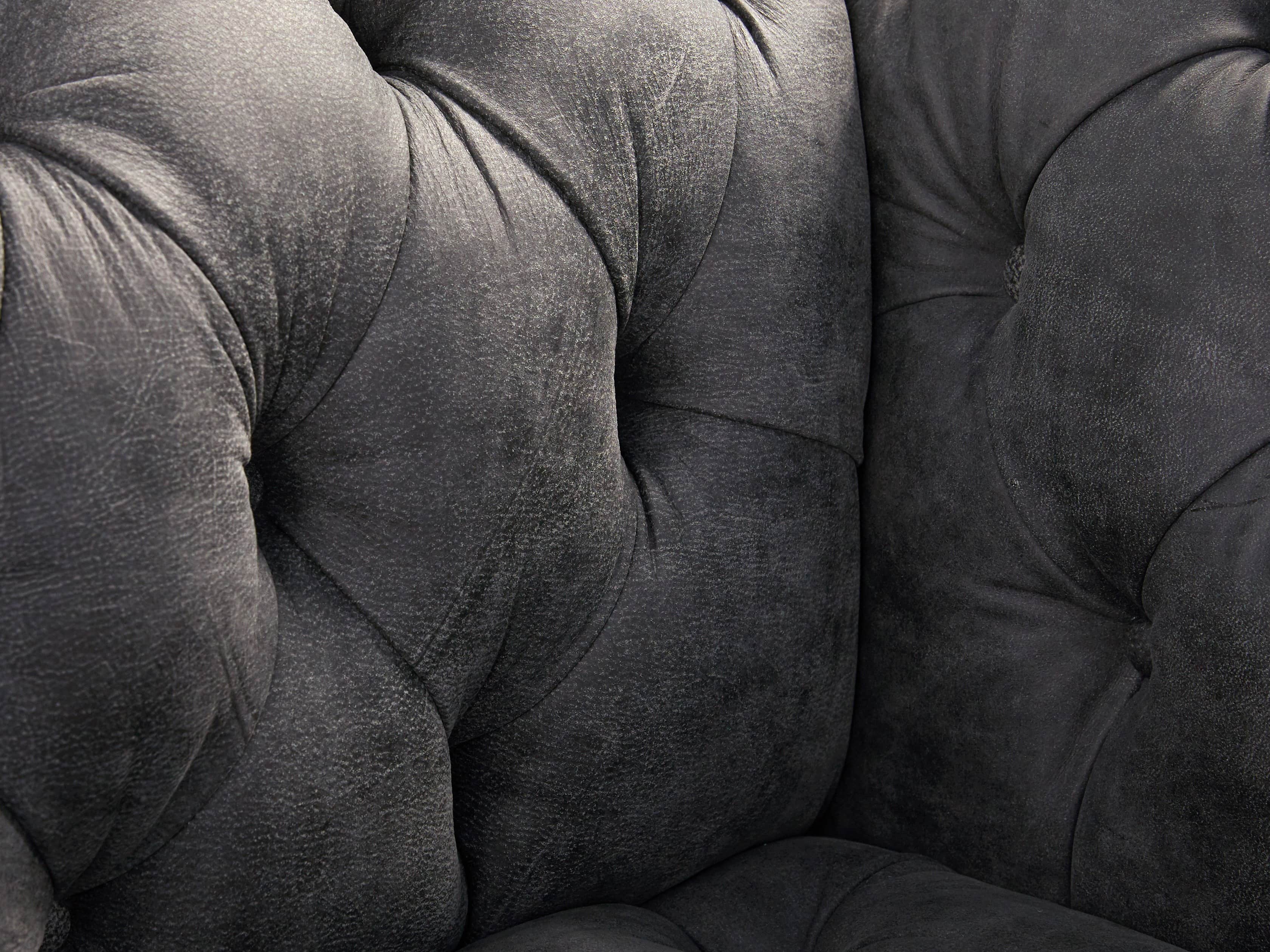 Berwick 47" Leather Tufted Chair