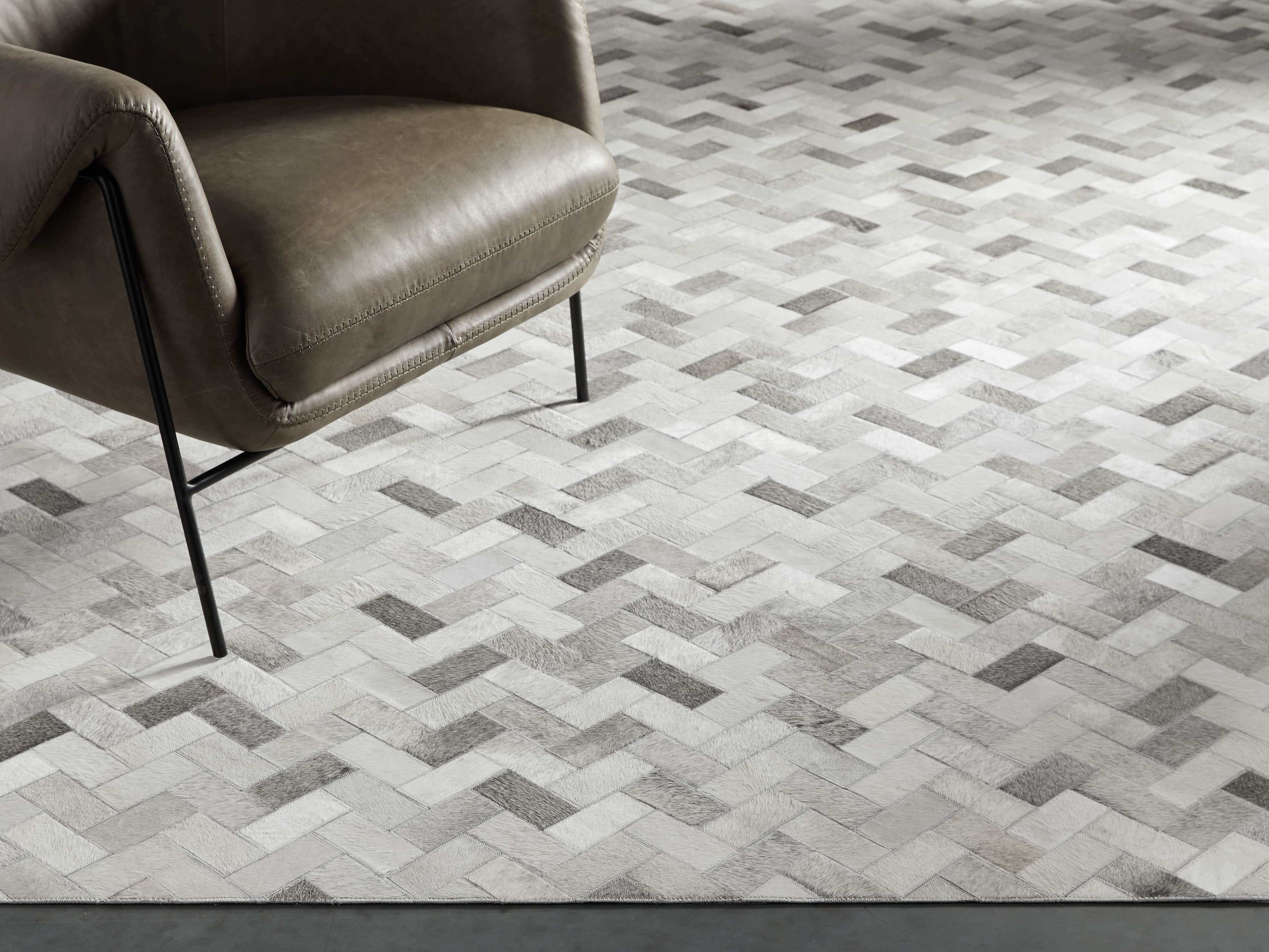 View the Fairfield Hair on Hide Rug | Variant: FAIRFIELD GREY