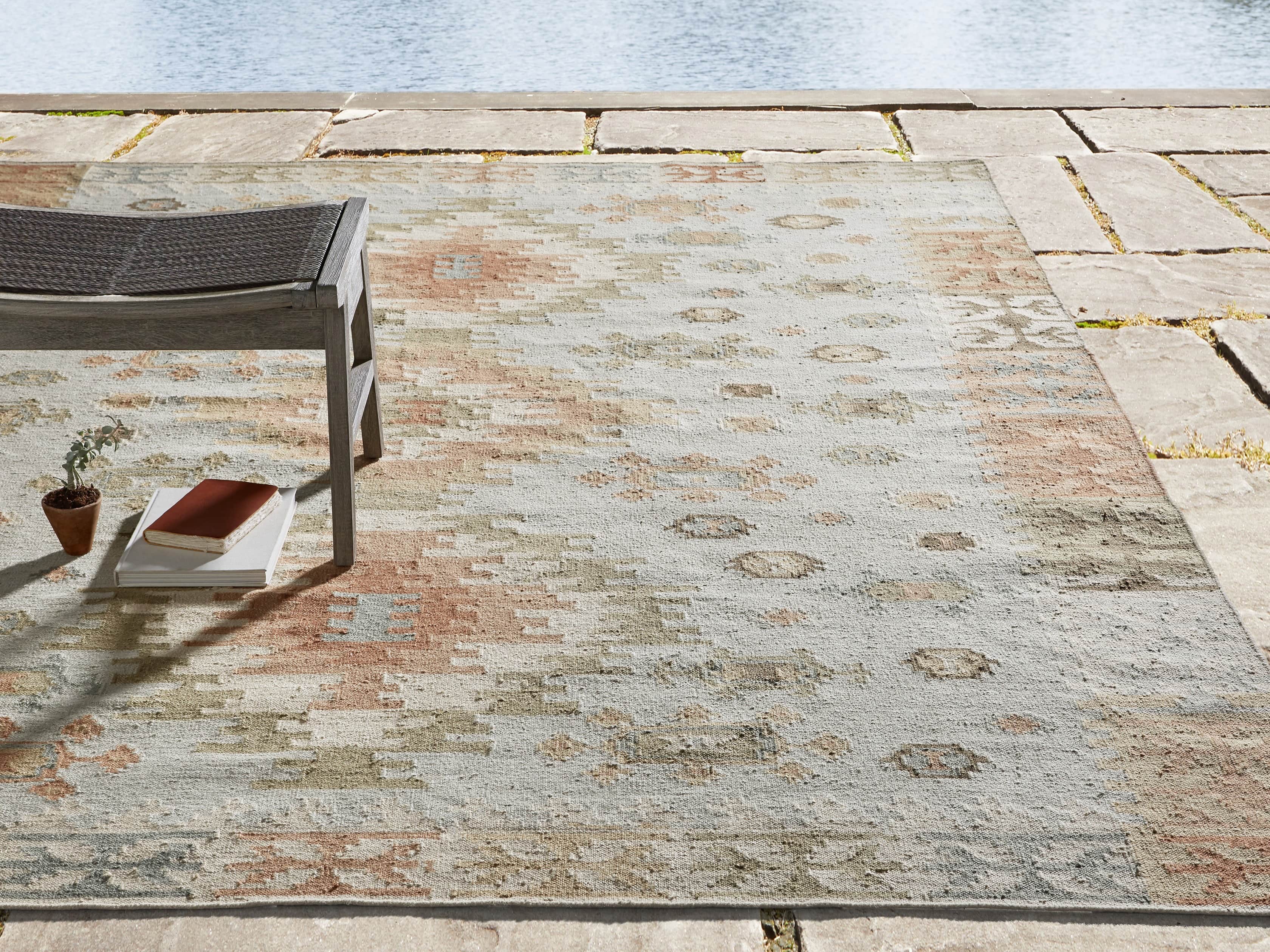 Nakoma Indoor/Outdoor 6' x 9' Rug