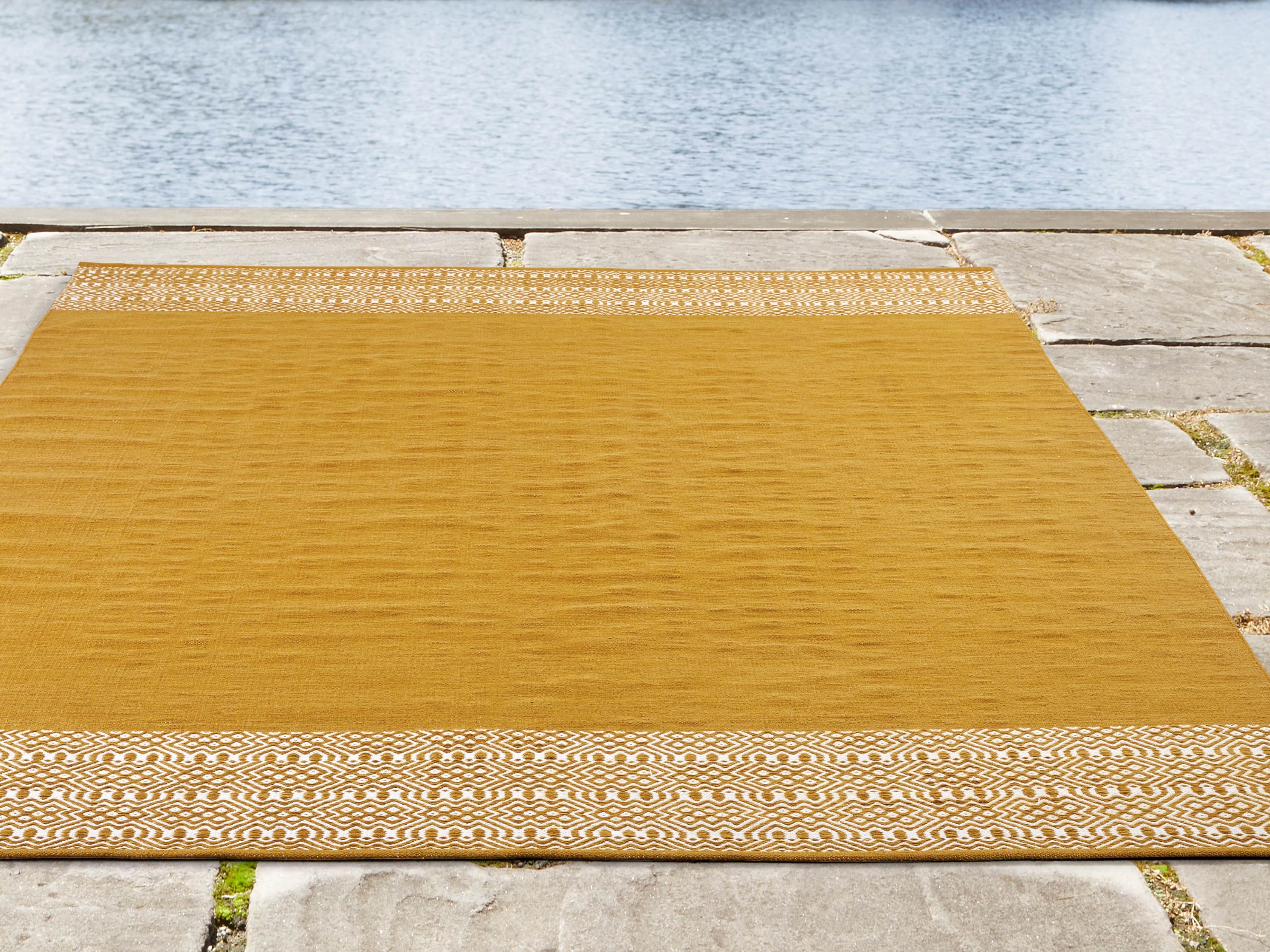Additri Indoor/Outdoor 9' x 12' Rug
