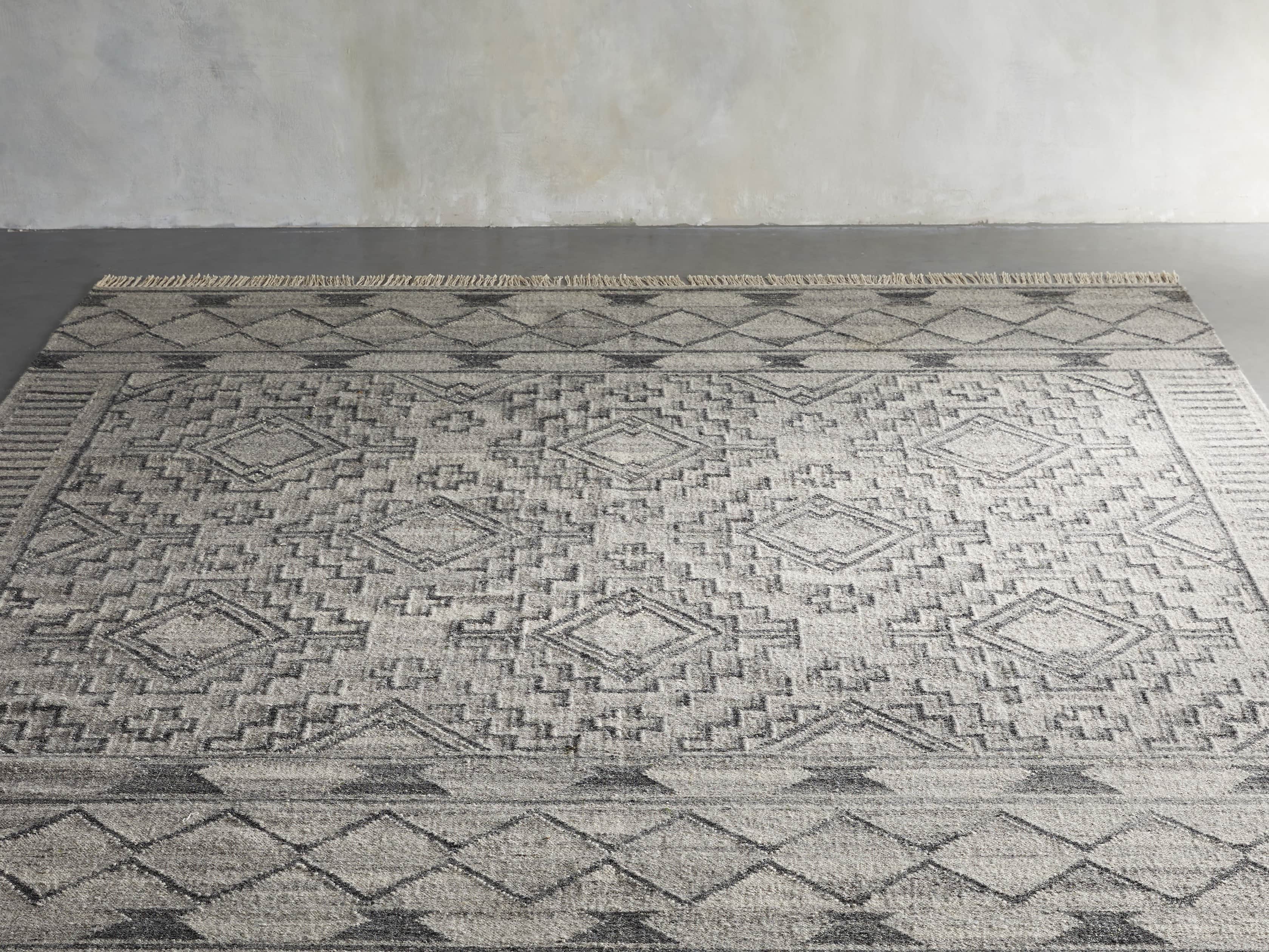 Jordi 6' x 9' Handwoven Kilim Rug