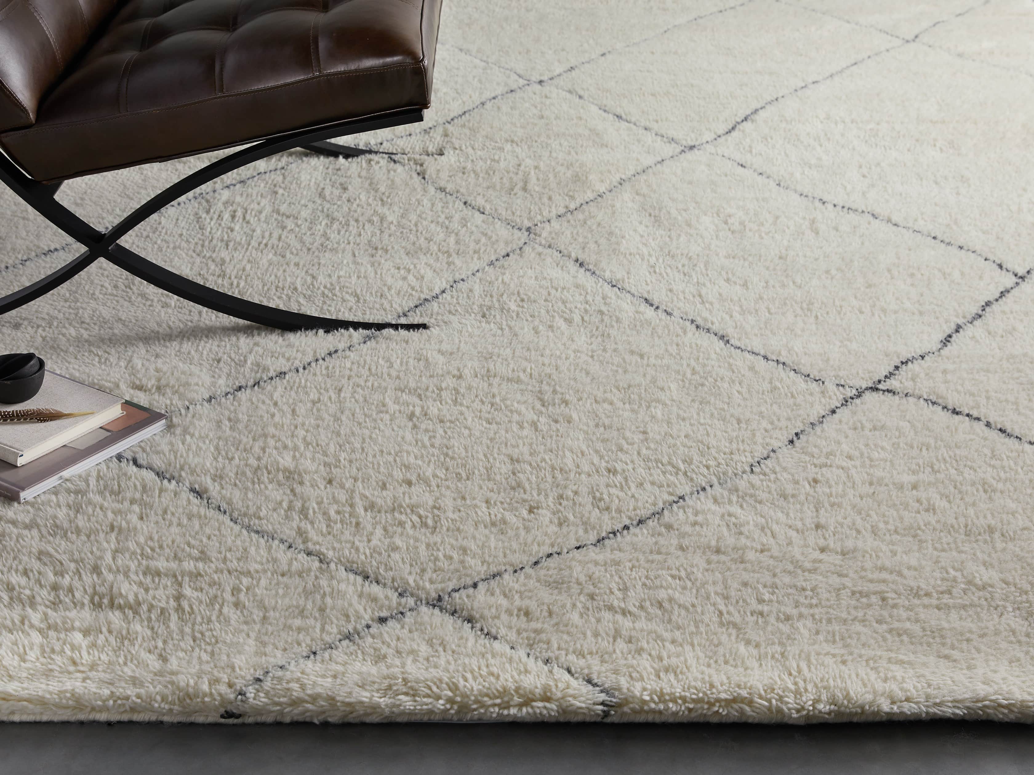 Bensi Hand-Knotted 6' x 9' Rug in White, slide 1 of 3