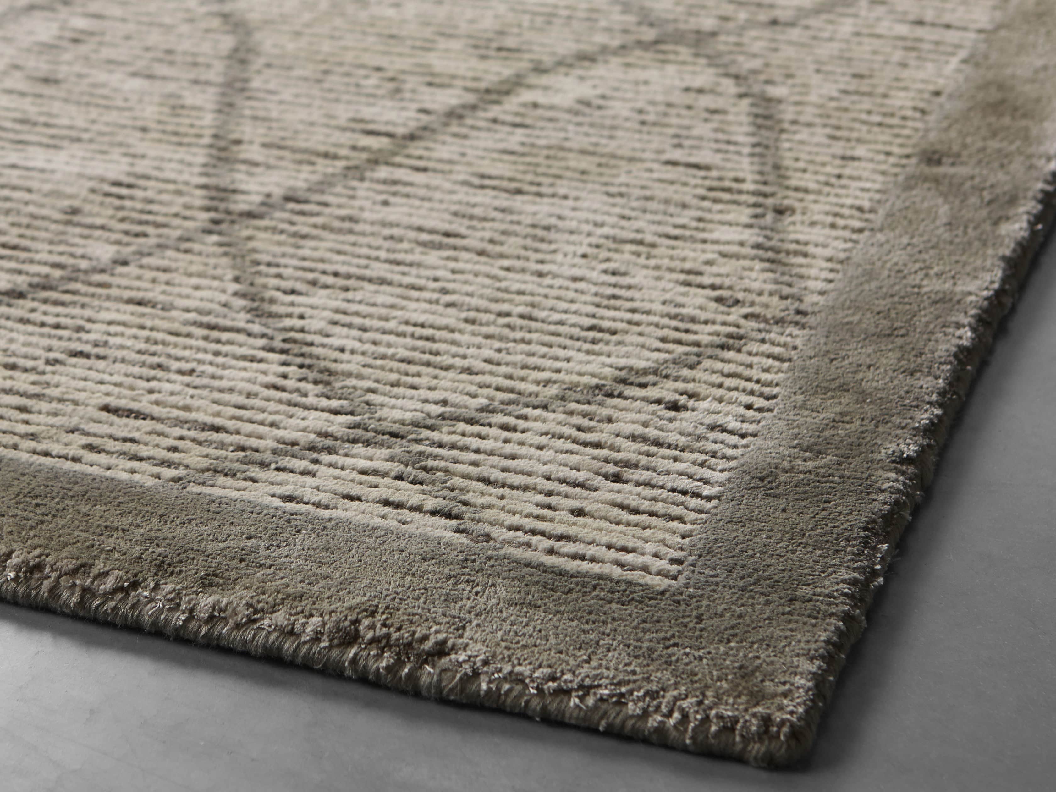 Sloane 6' x 9' Hand Knotted Cream Rug, slide 3 of 4