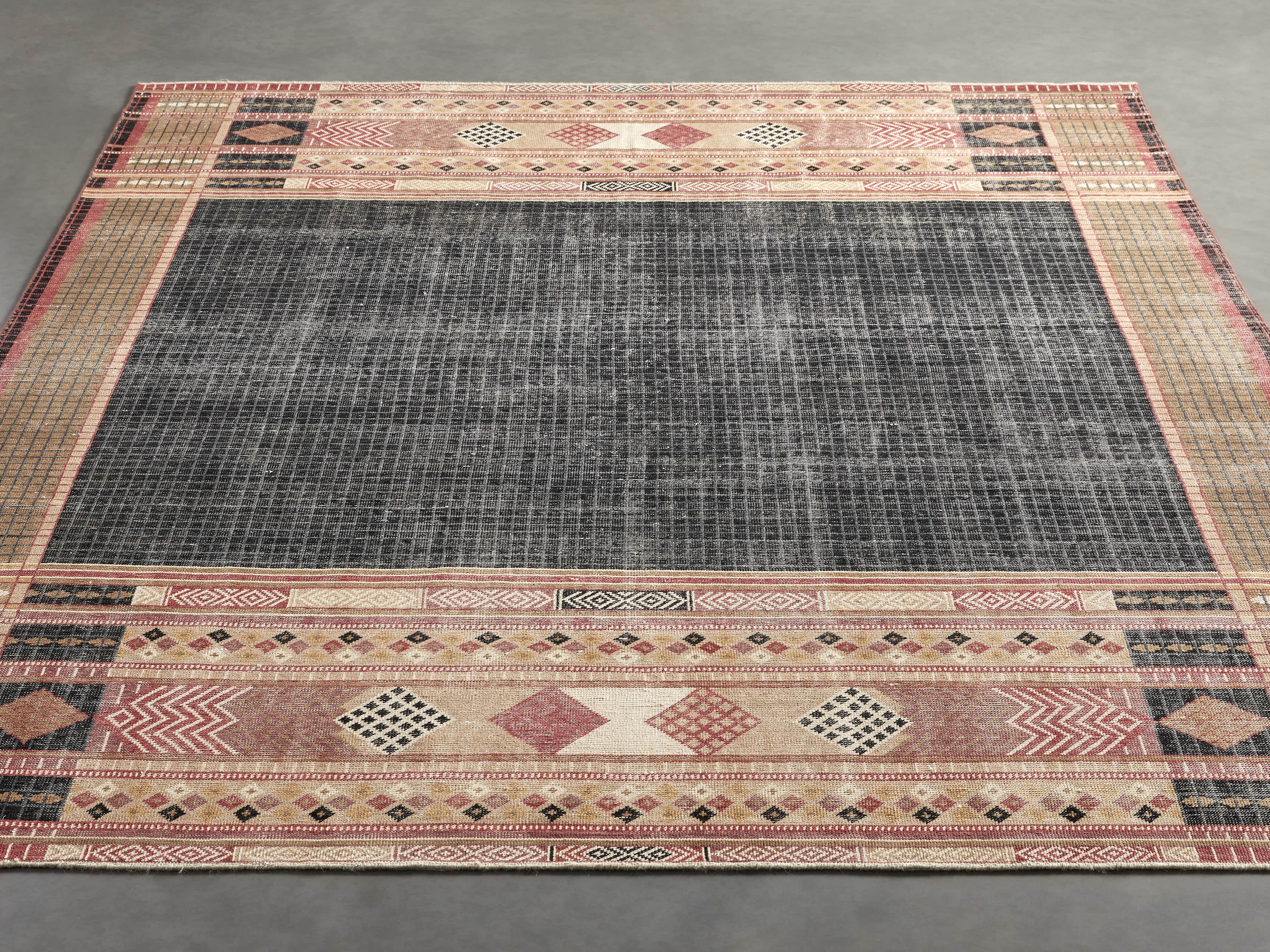 6' x 9' Athalia Handknotted Rug, slide 3 of 5