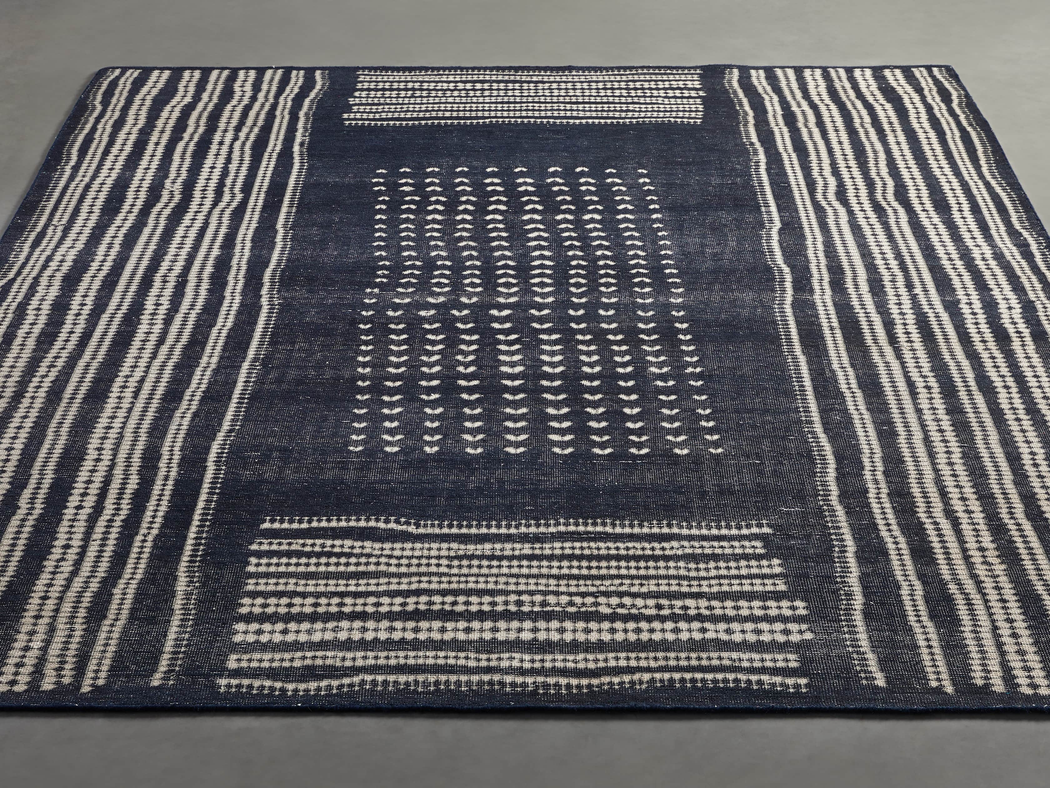 6' x 9' Wellgate Handknotted Rug, slide 3 of 7