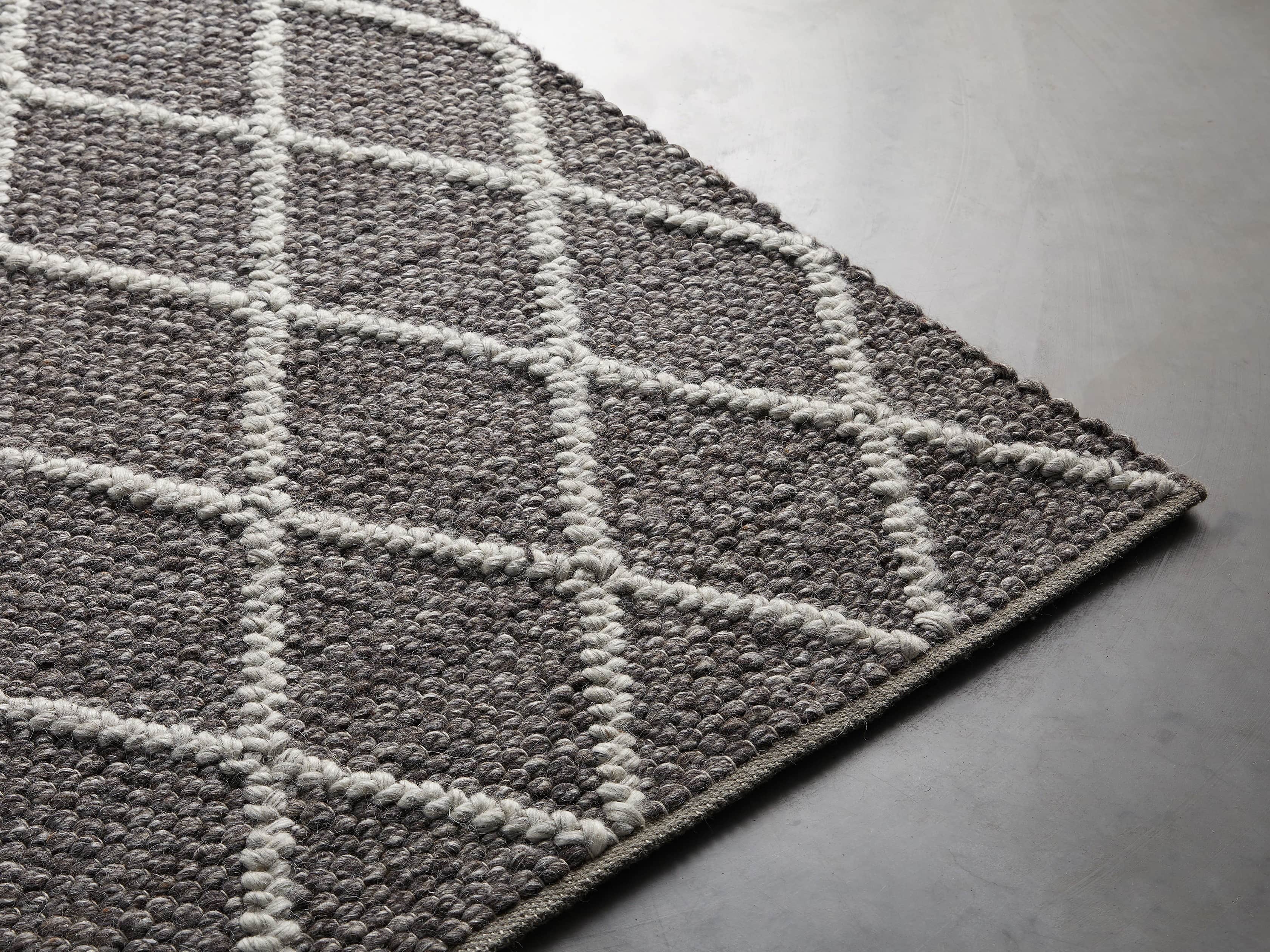 Canyon 6' x 9' Handwoven Rug in Graphite