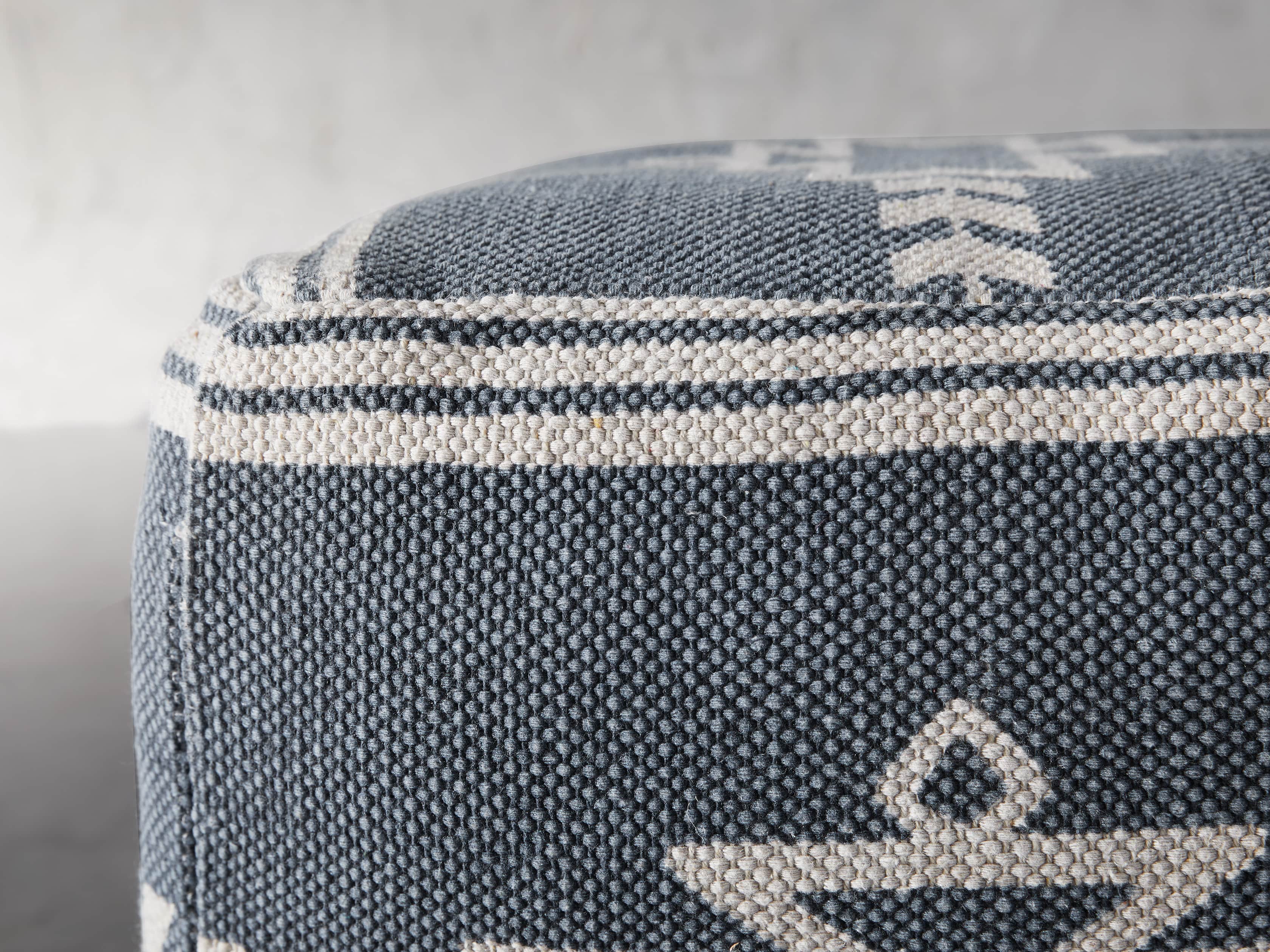 Gamba Pouf, slide 3 of 4