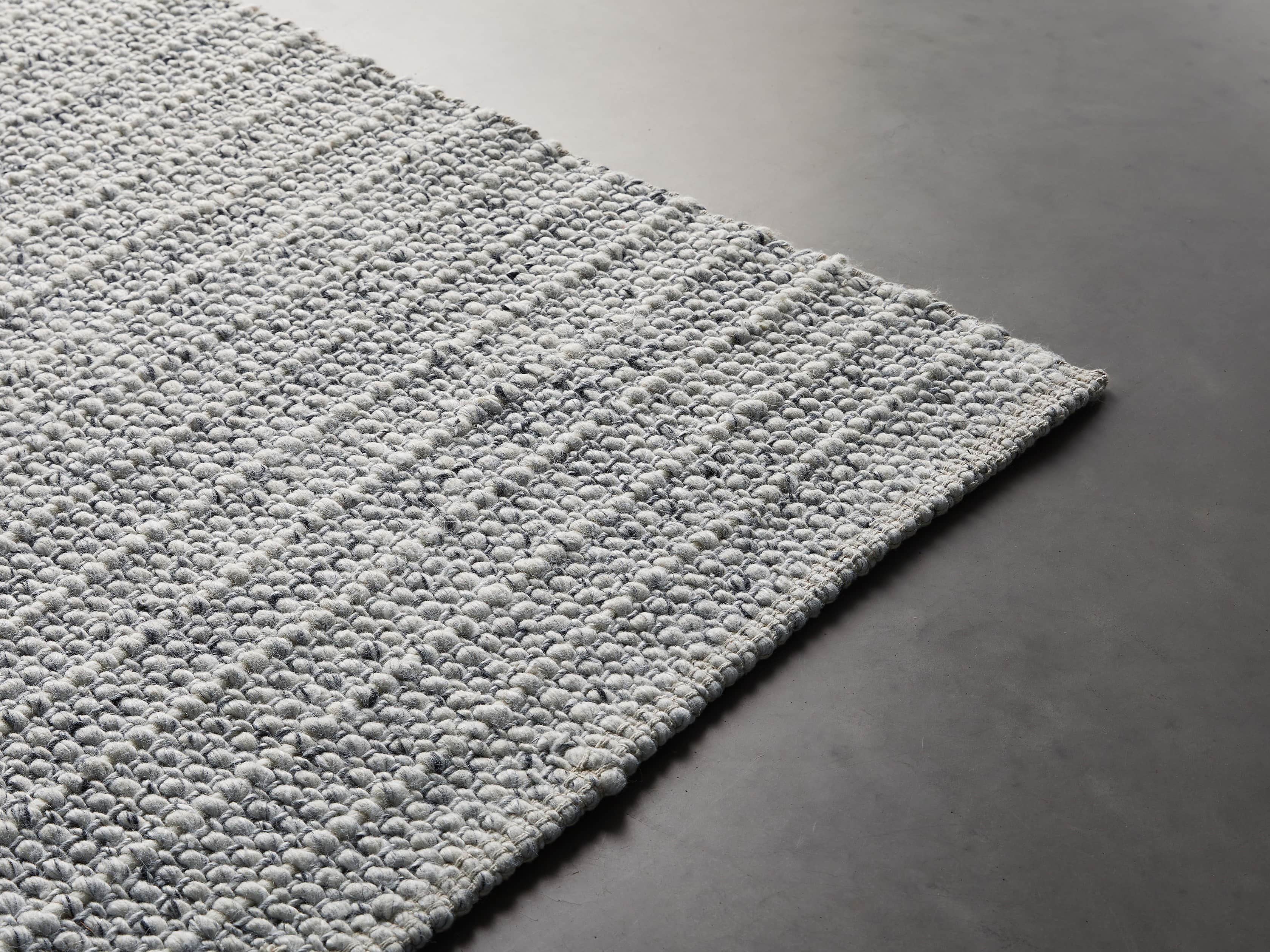 Valencia 6' x 9' Handwoven Rug in Ivory
