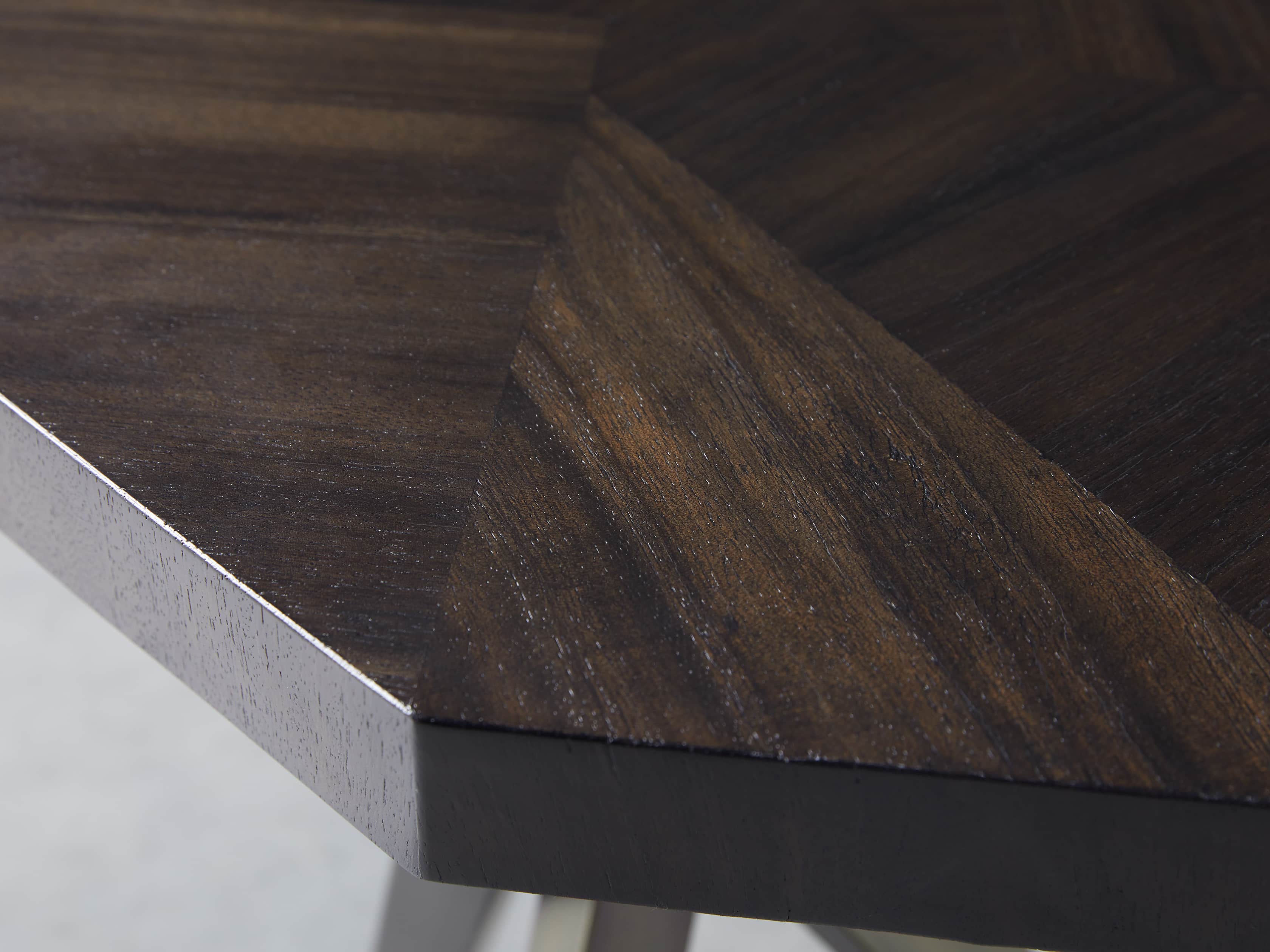 Carrinna 24" End Table in Oscuro