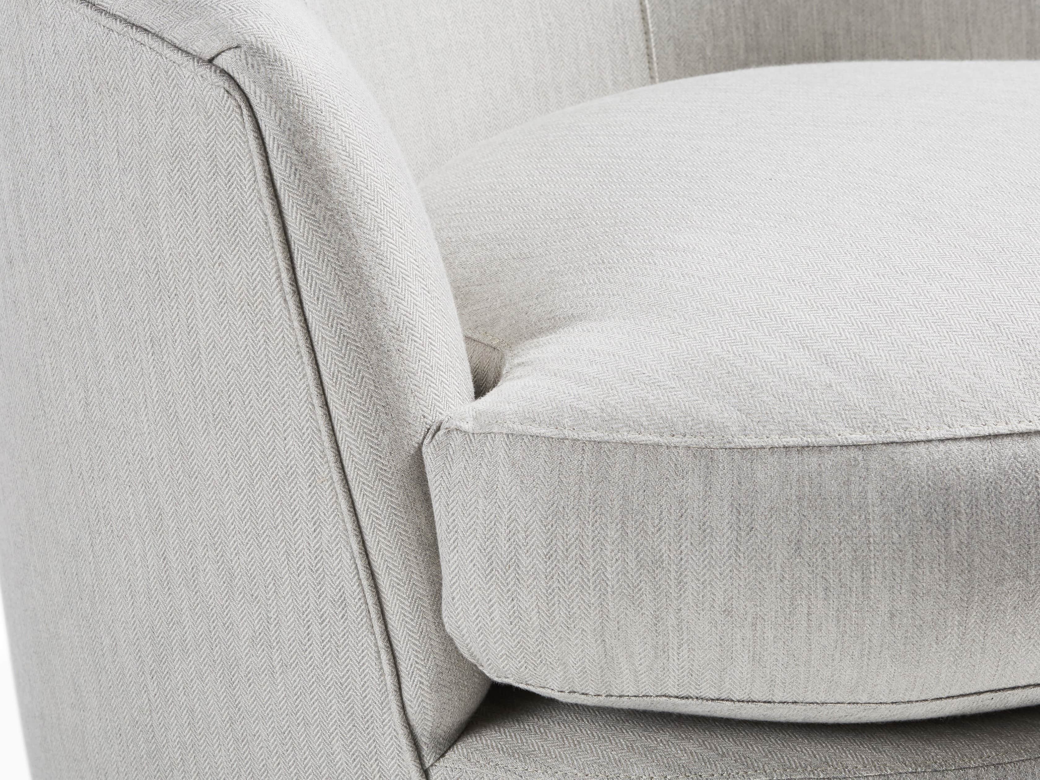 Kyra 32" Outdoor Swivel Chair