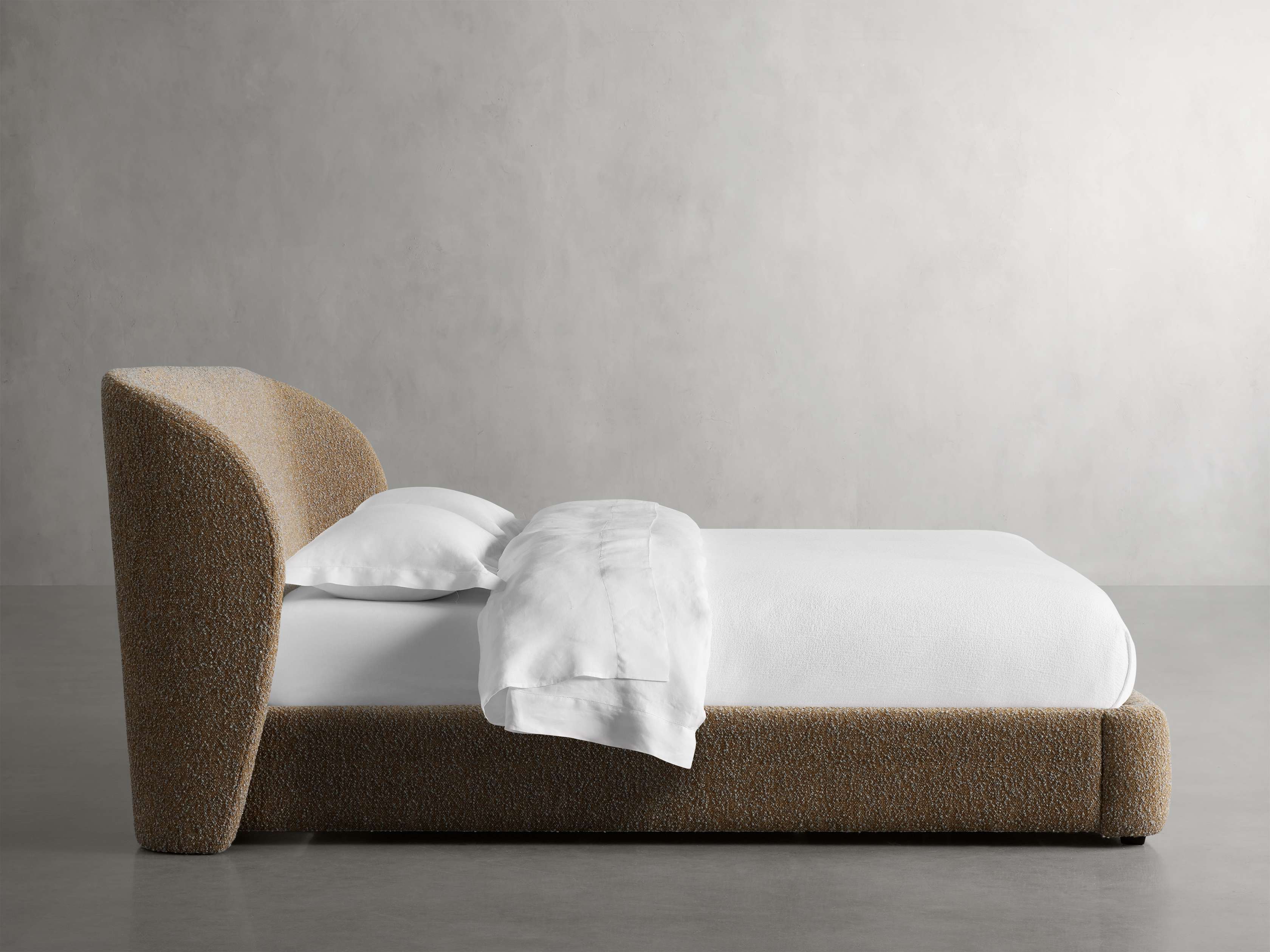 Adalynn Bed in Viverone Clay