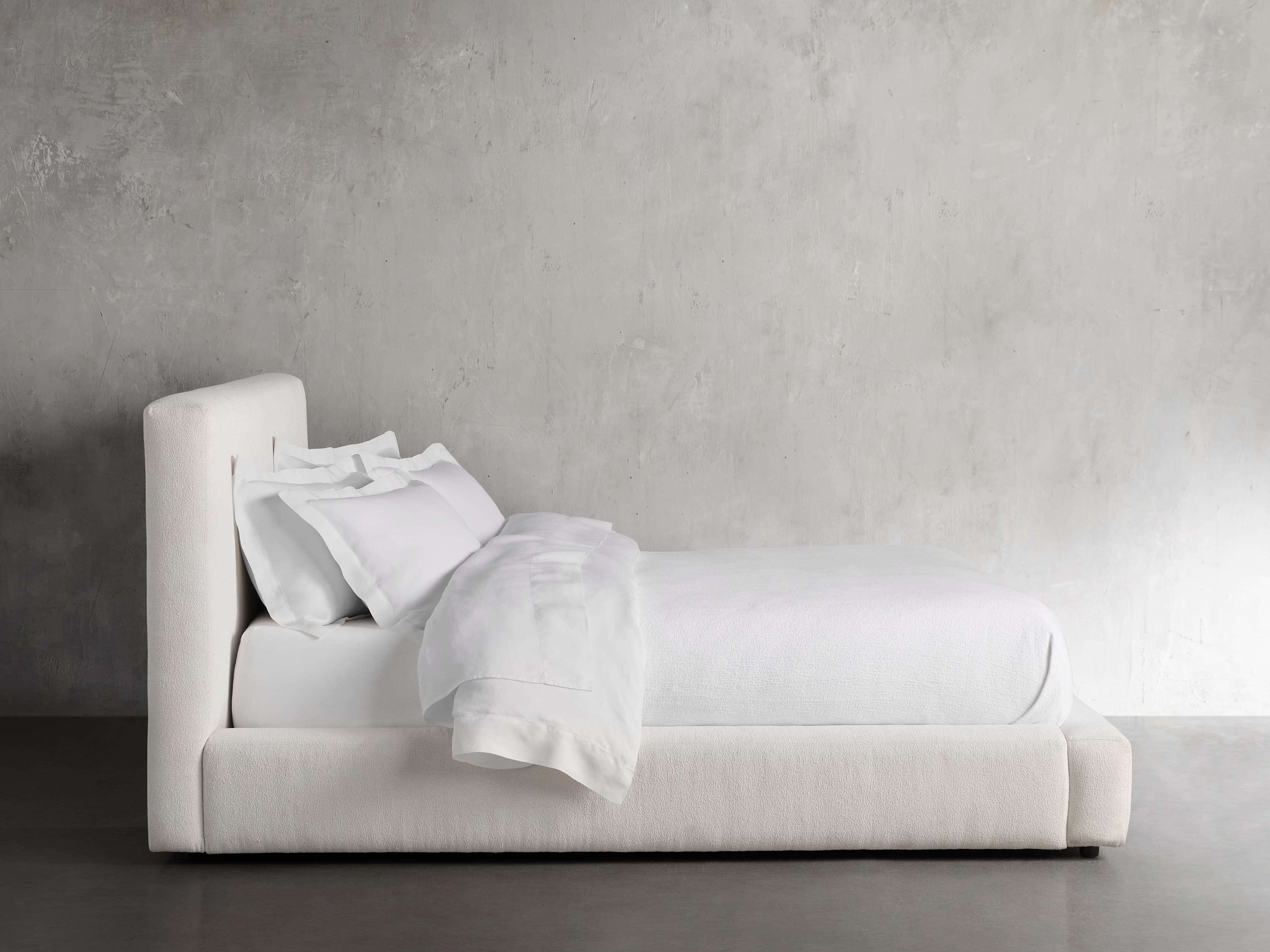 Lago Bed in Julia Natural