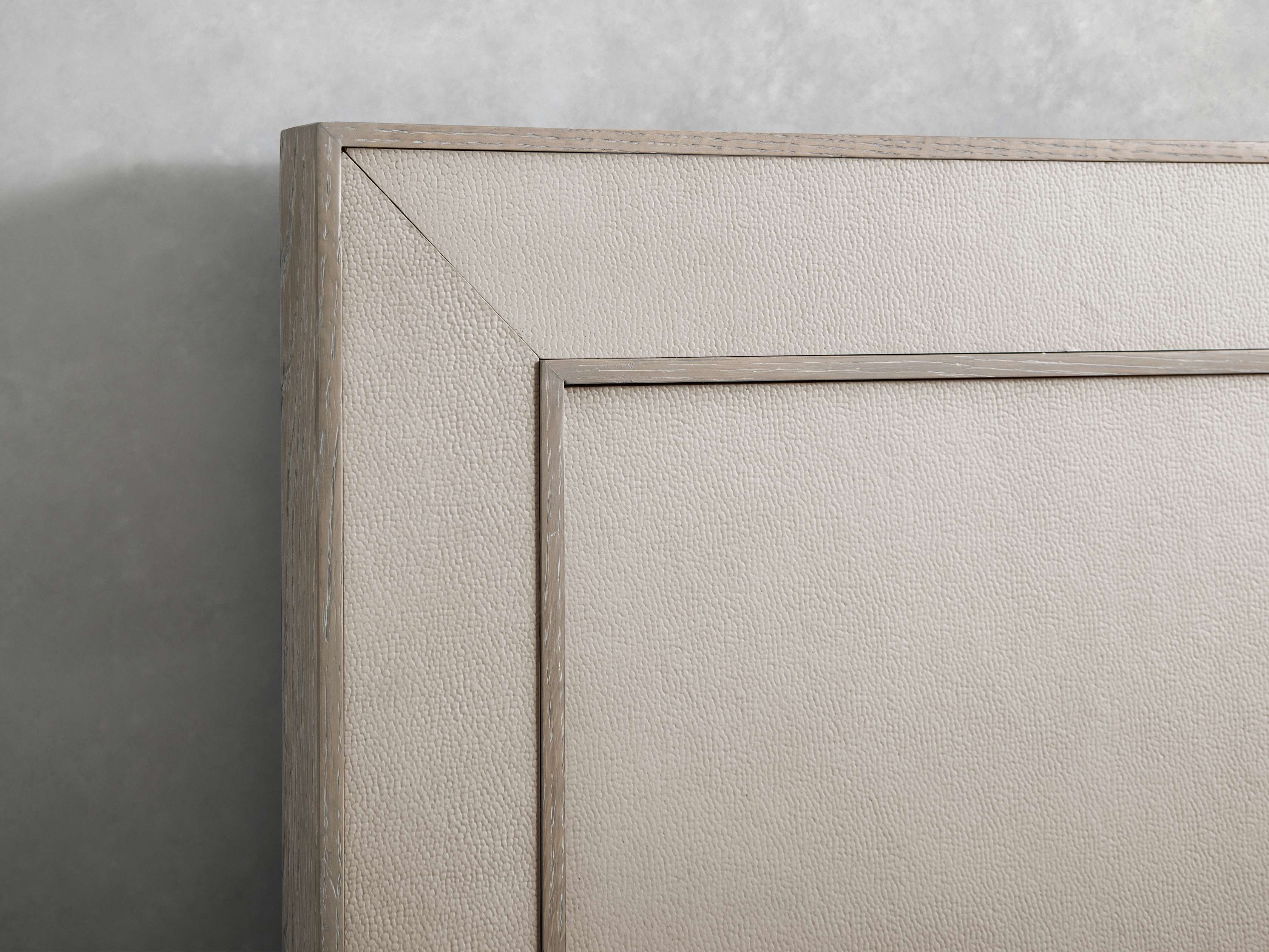 Malone Plinth Bed