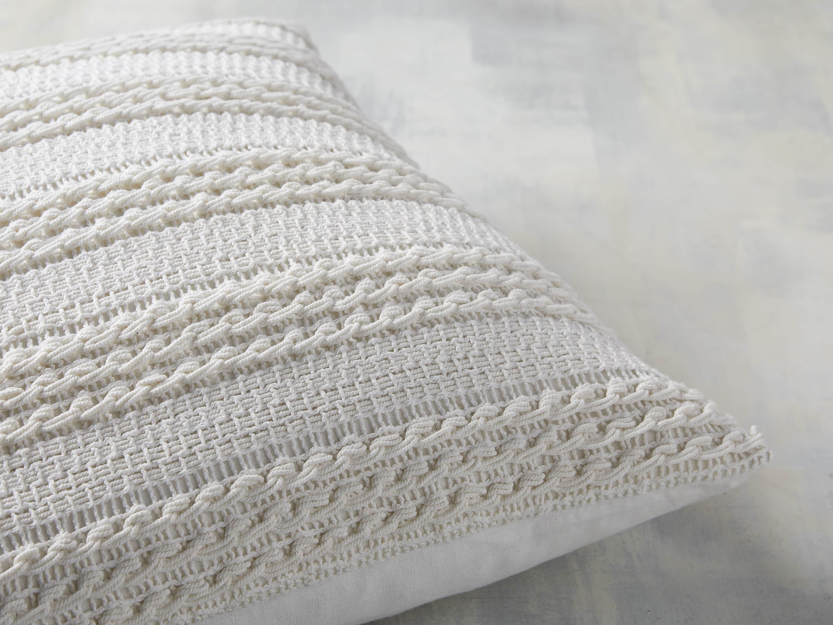 Arundel Pillow
