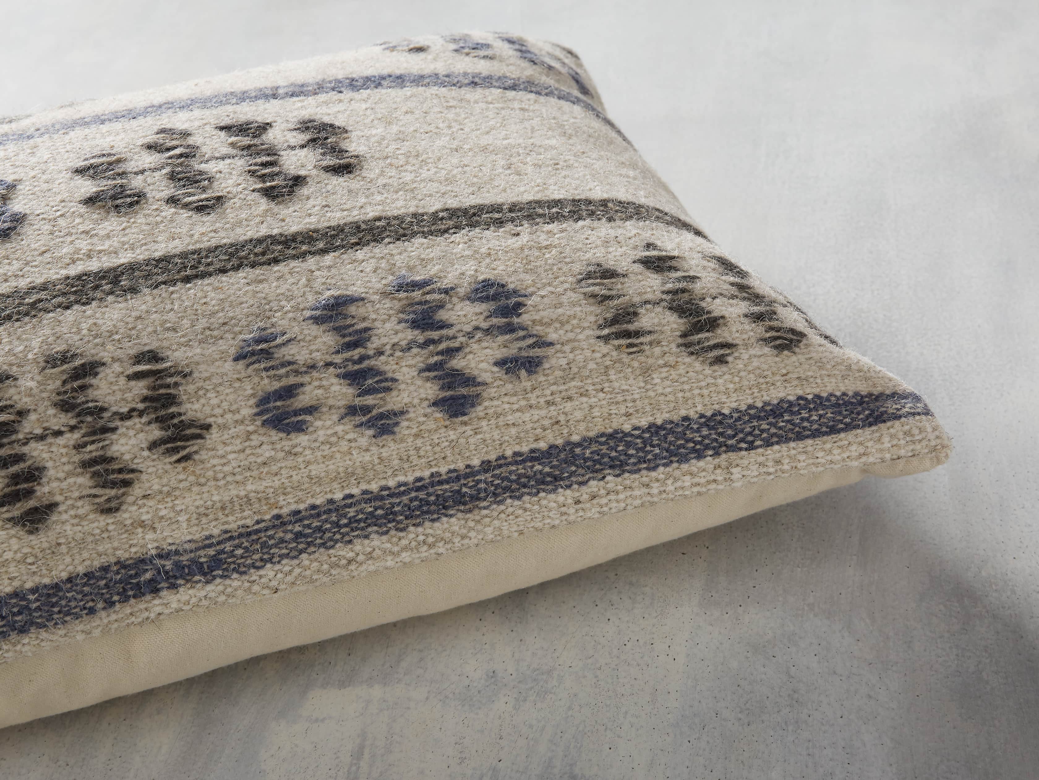 Cabott Pillow, slide 4 of 5