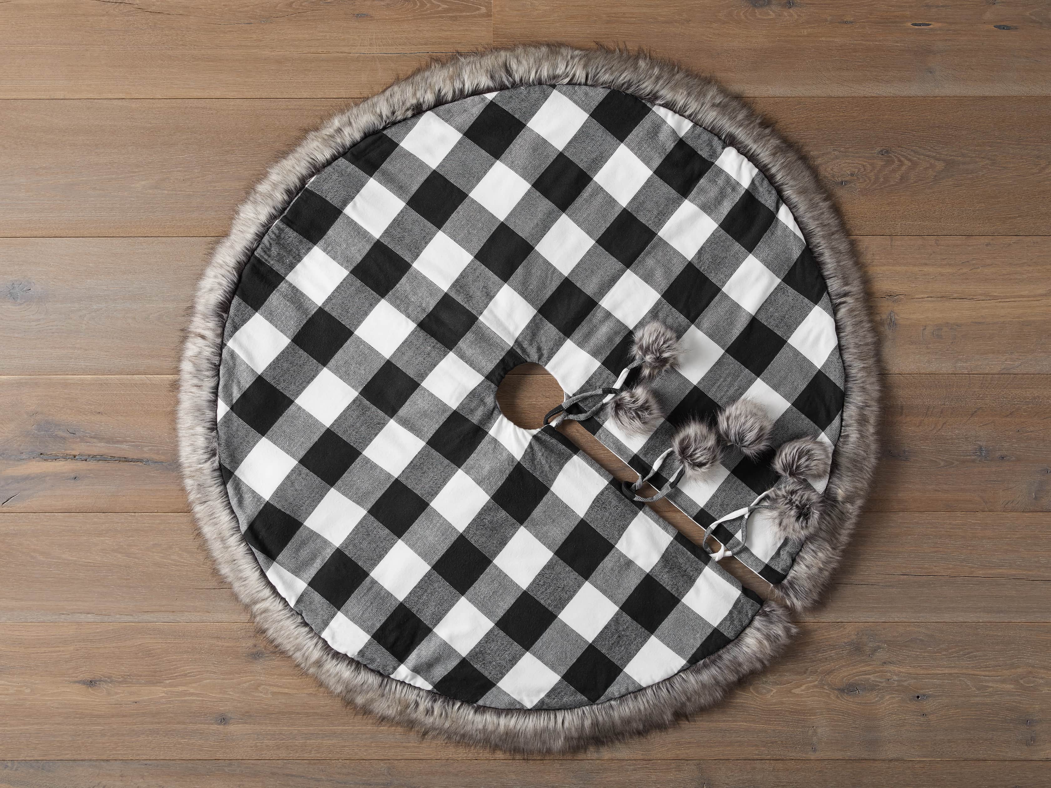 Buffalo-Check Tree Skirt, slide 2 of 4