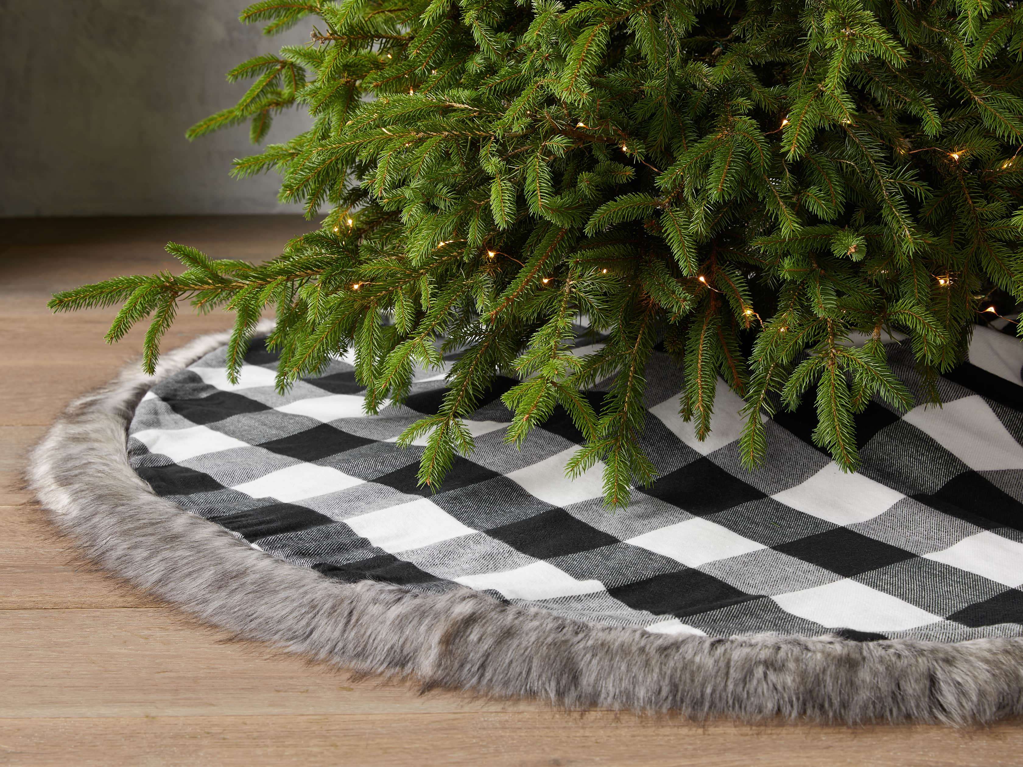Buffalo-Check Tree Skirt, slide 1 of 4
