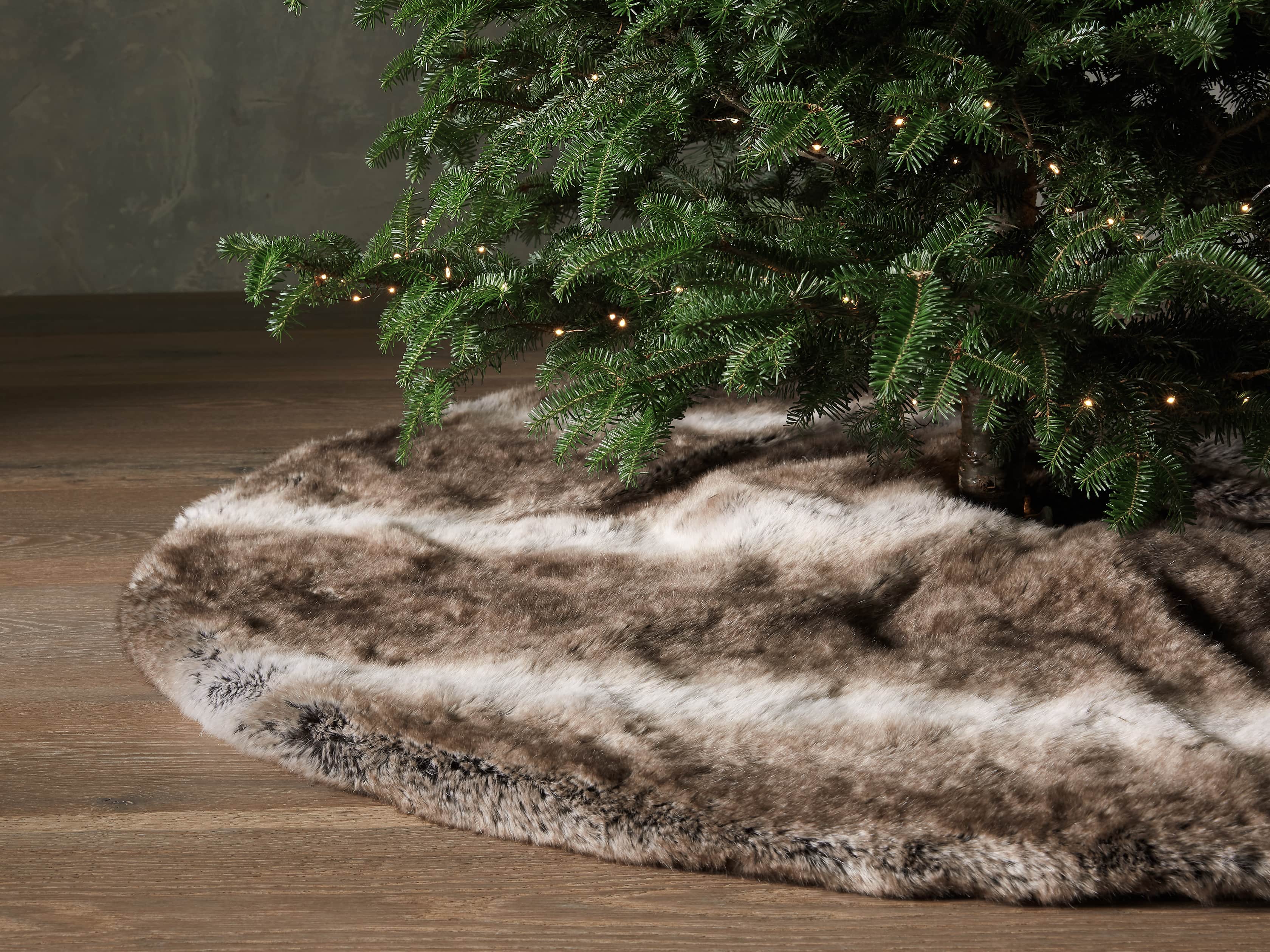 plush faux fur tree skirt