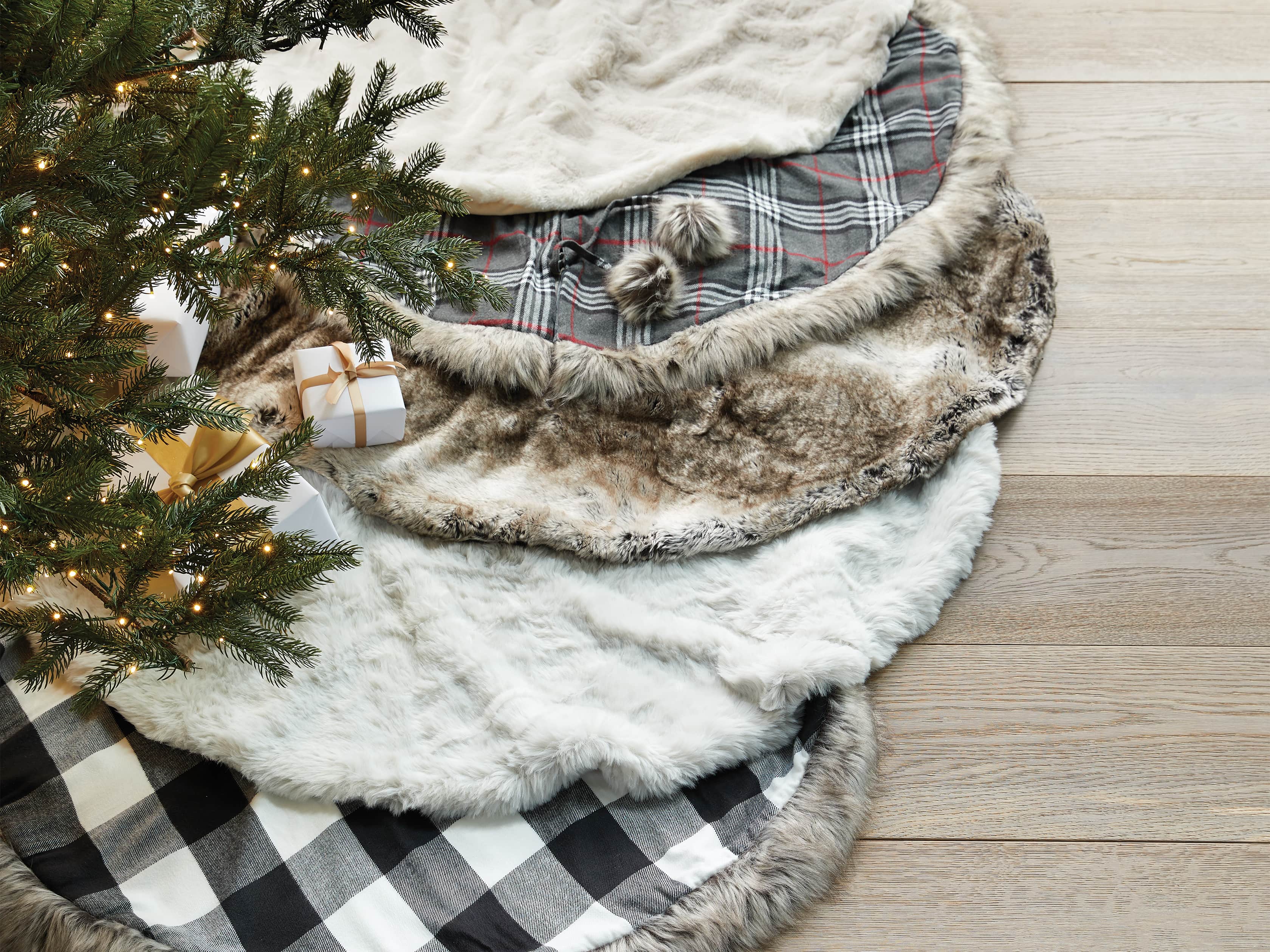 Grey Wolf Faux Fur Tree Skirt, slide 4 of 4