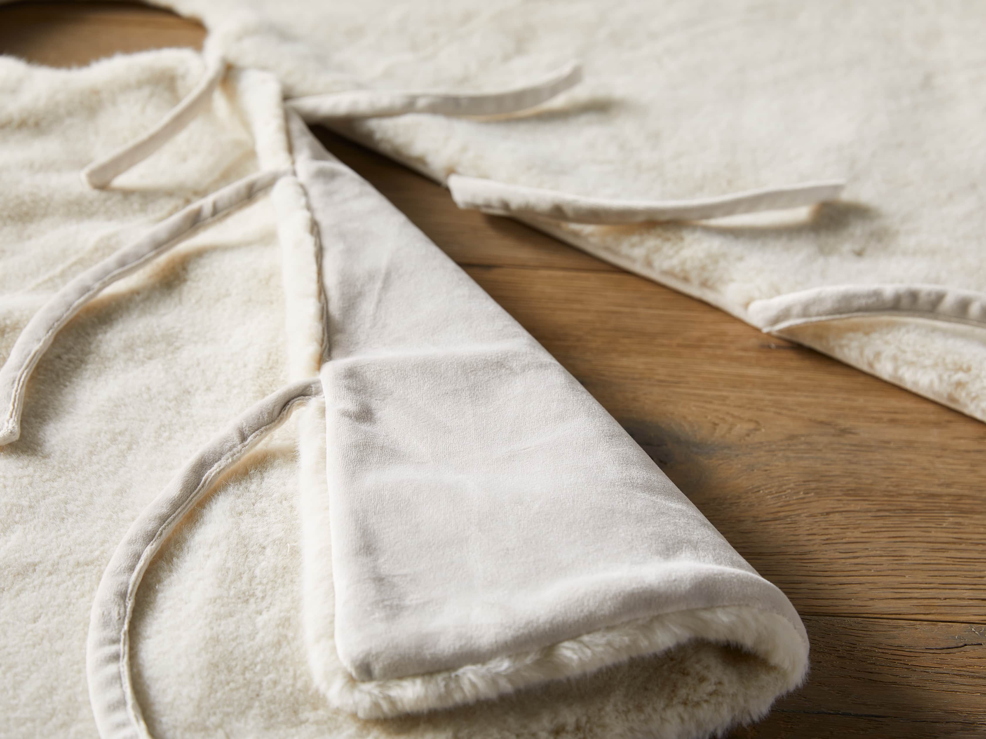 Ivory Faux Fur Tree Skirt