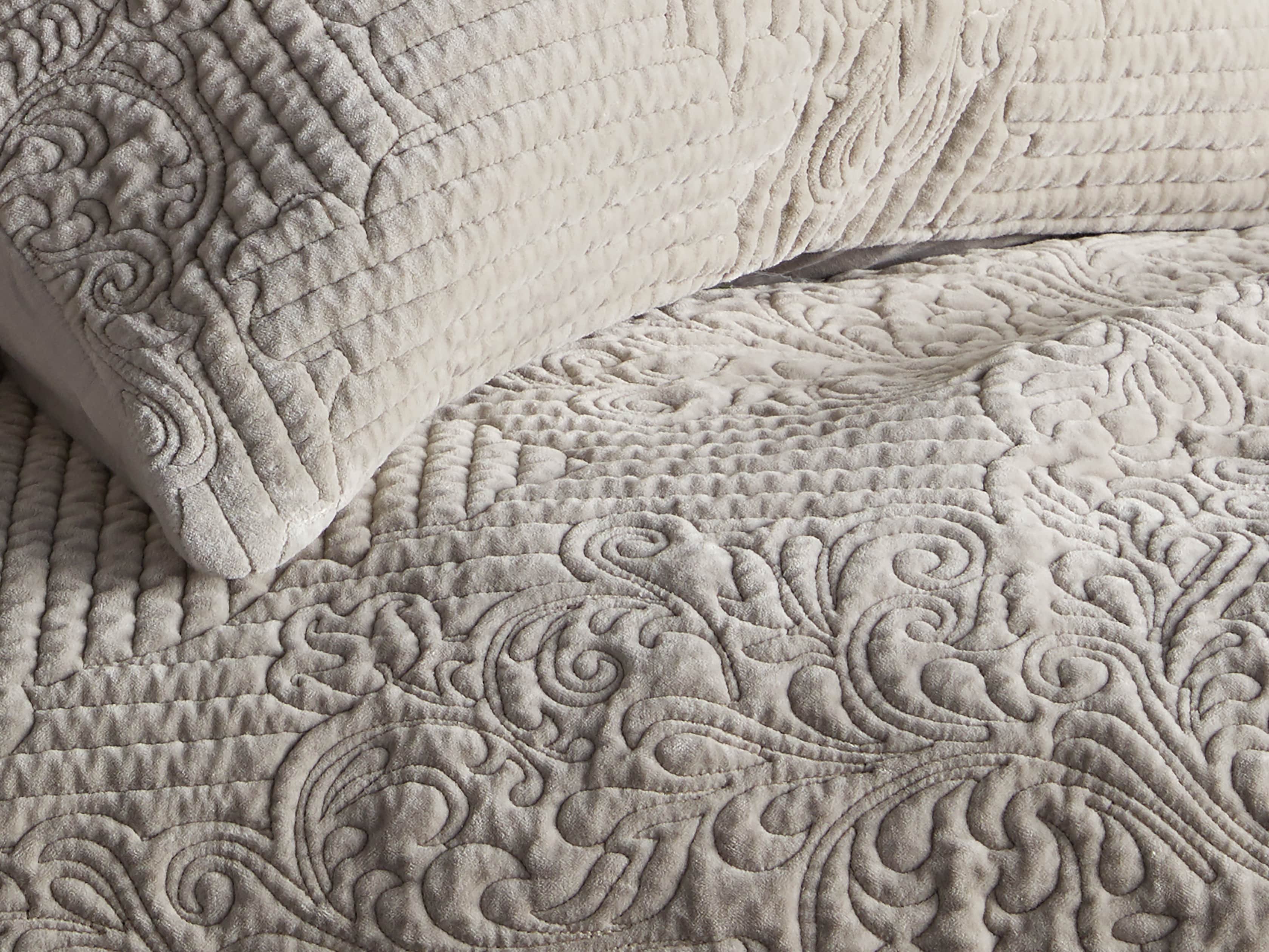 Gabrielle Queen Velvet Quilt, slide 3 of 4