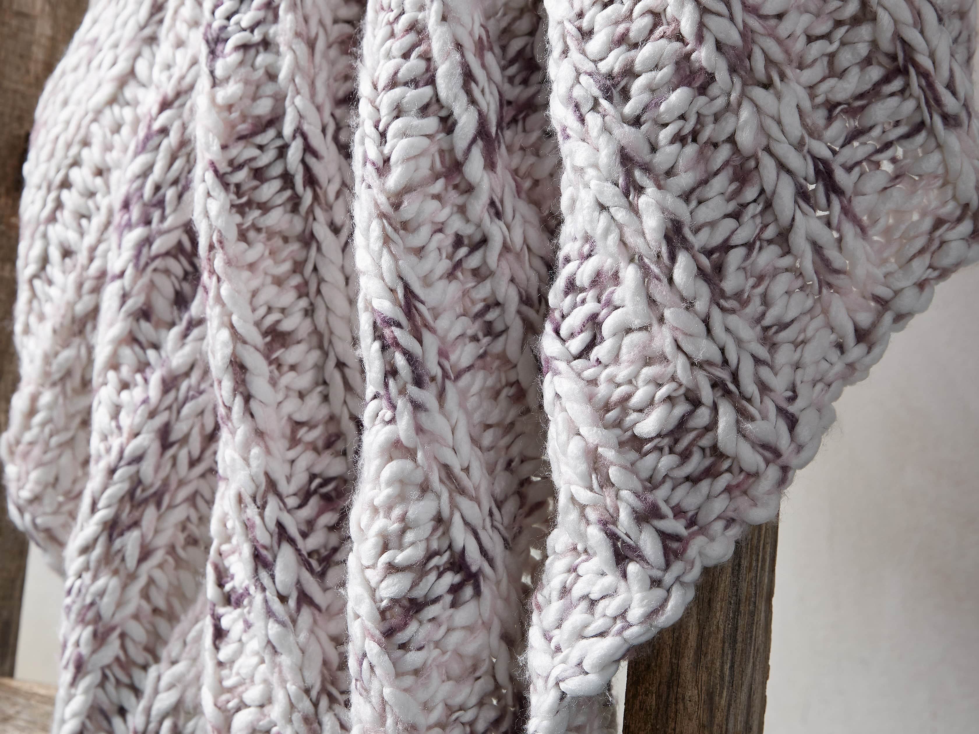 Chunky Cable Knit 50" Throw