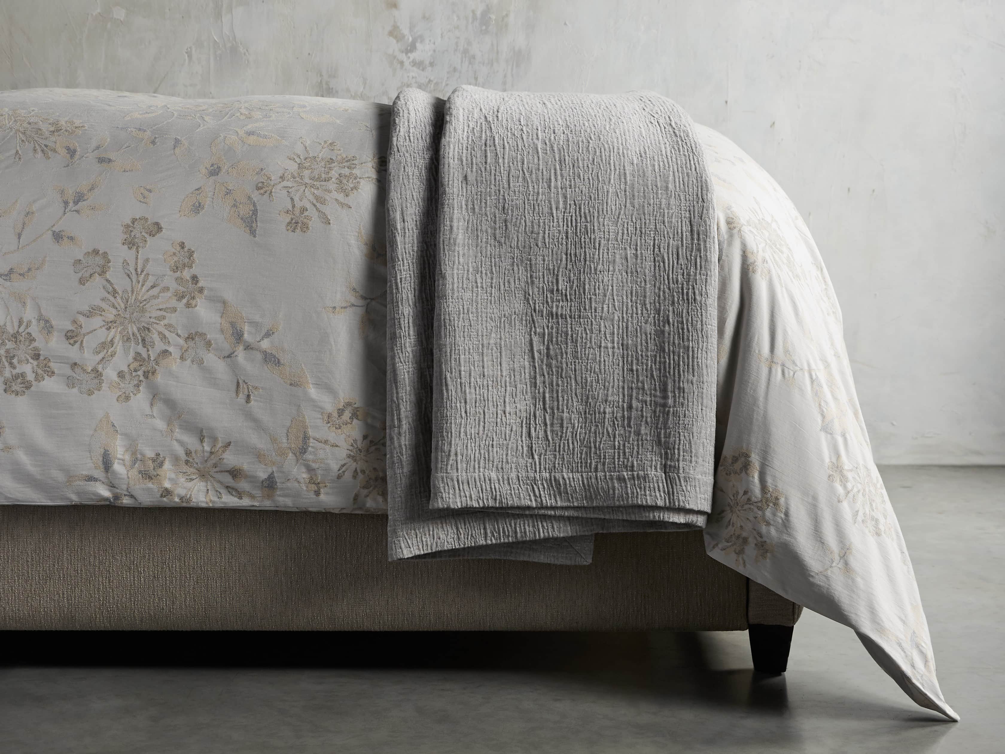 Matelasse Queen Coverlet in Linen