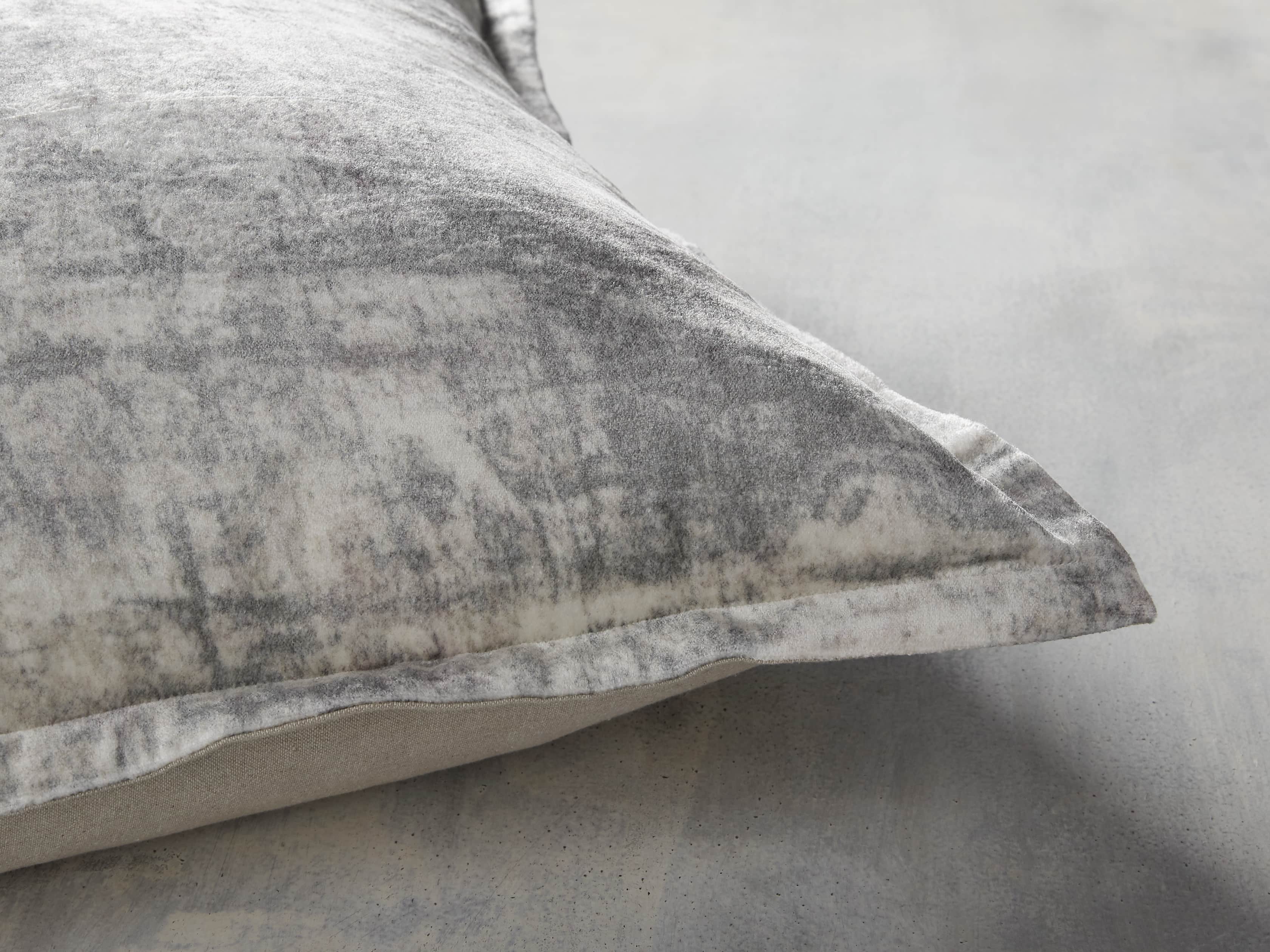 Raina Pillow
