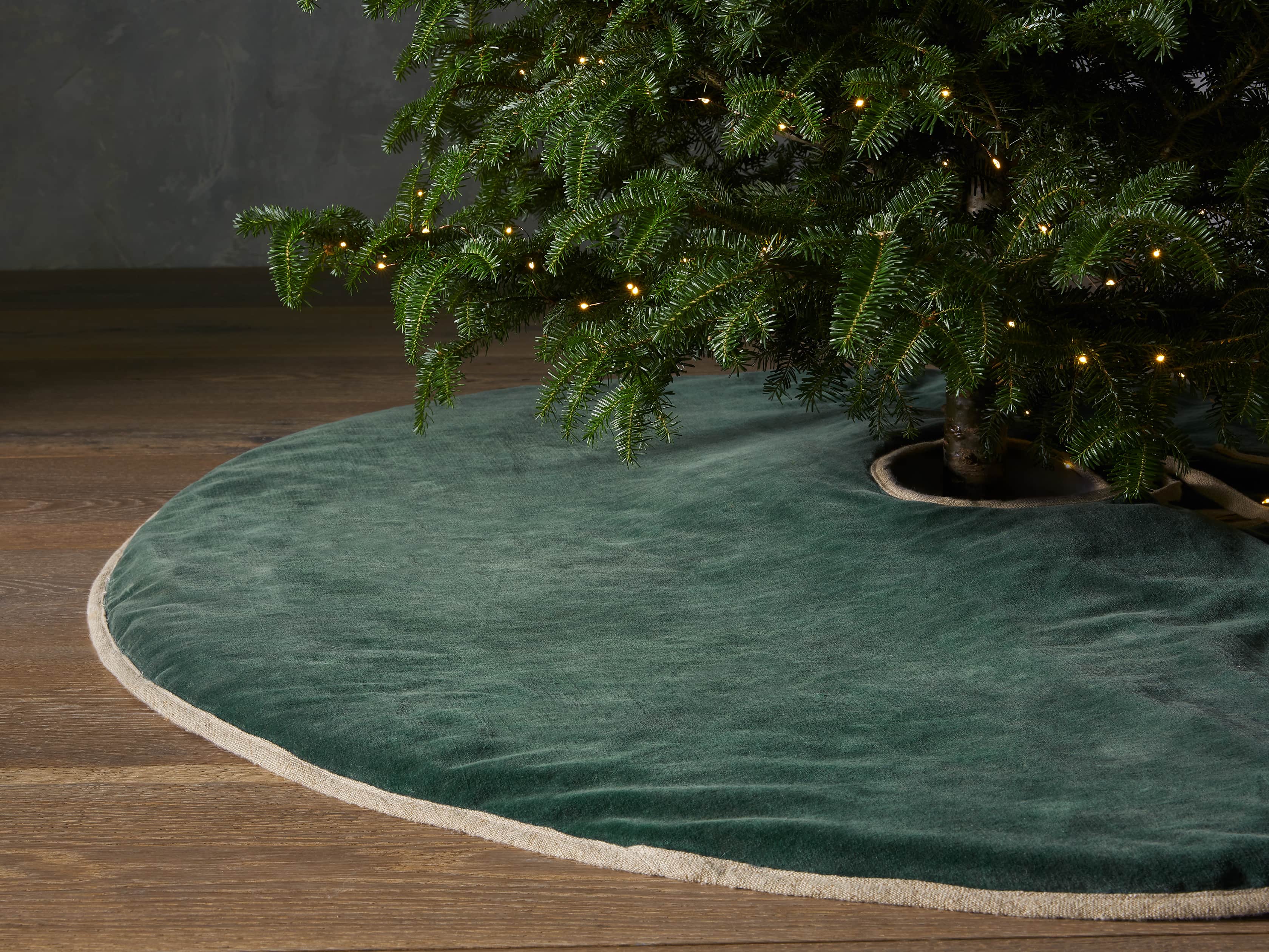 Stone washed Velvet Tree Skirt in Green
