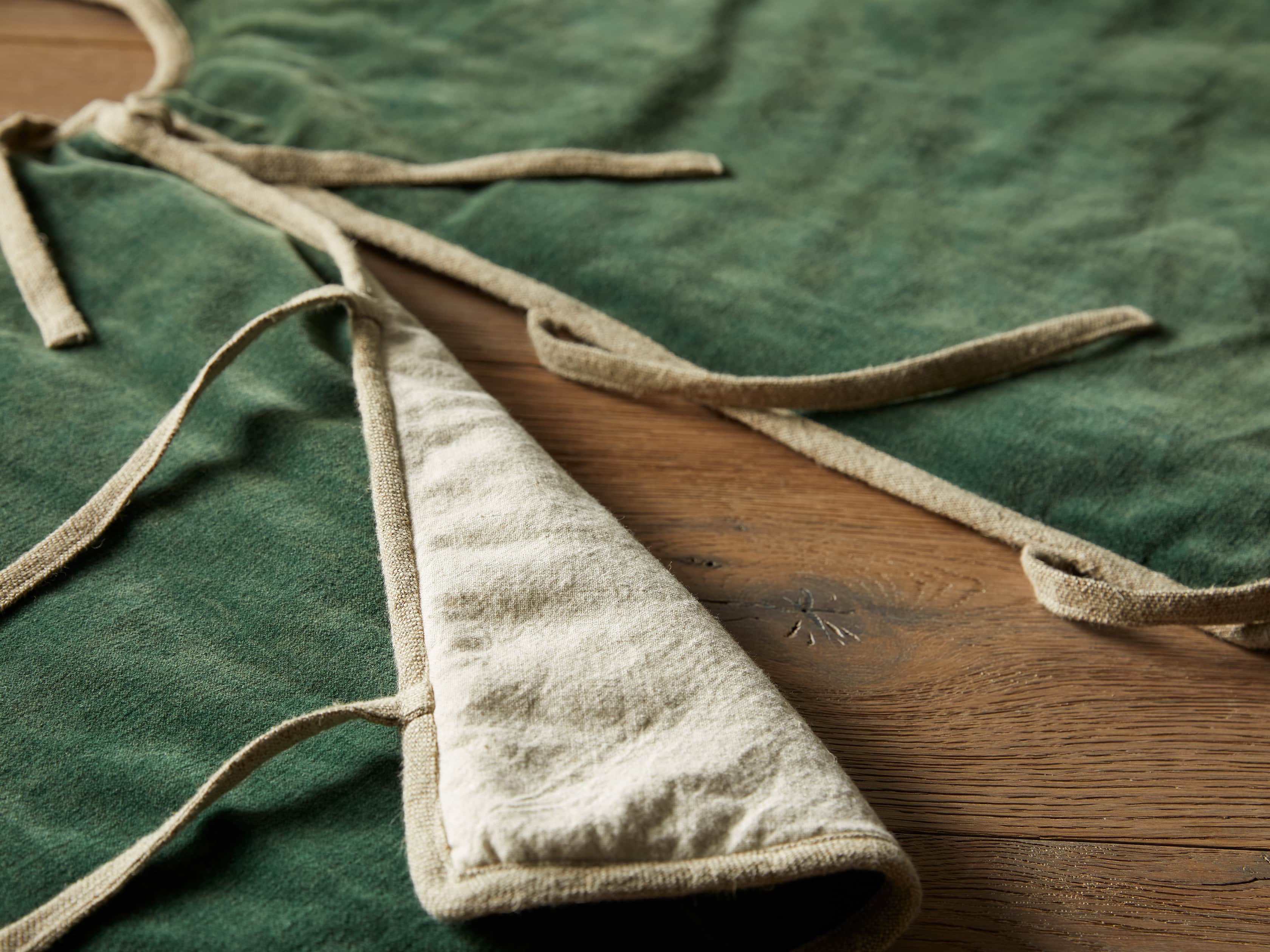 Stone washed Velvet Tree Skirt in Green