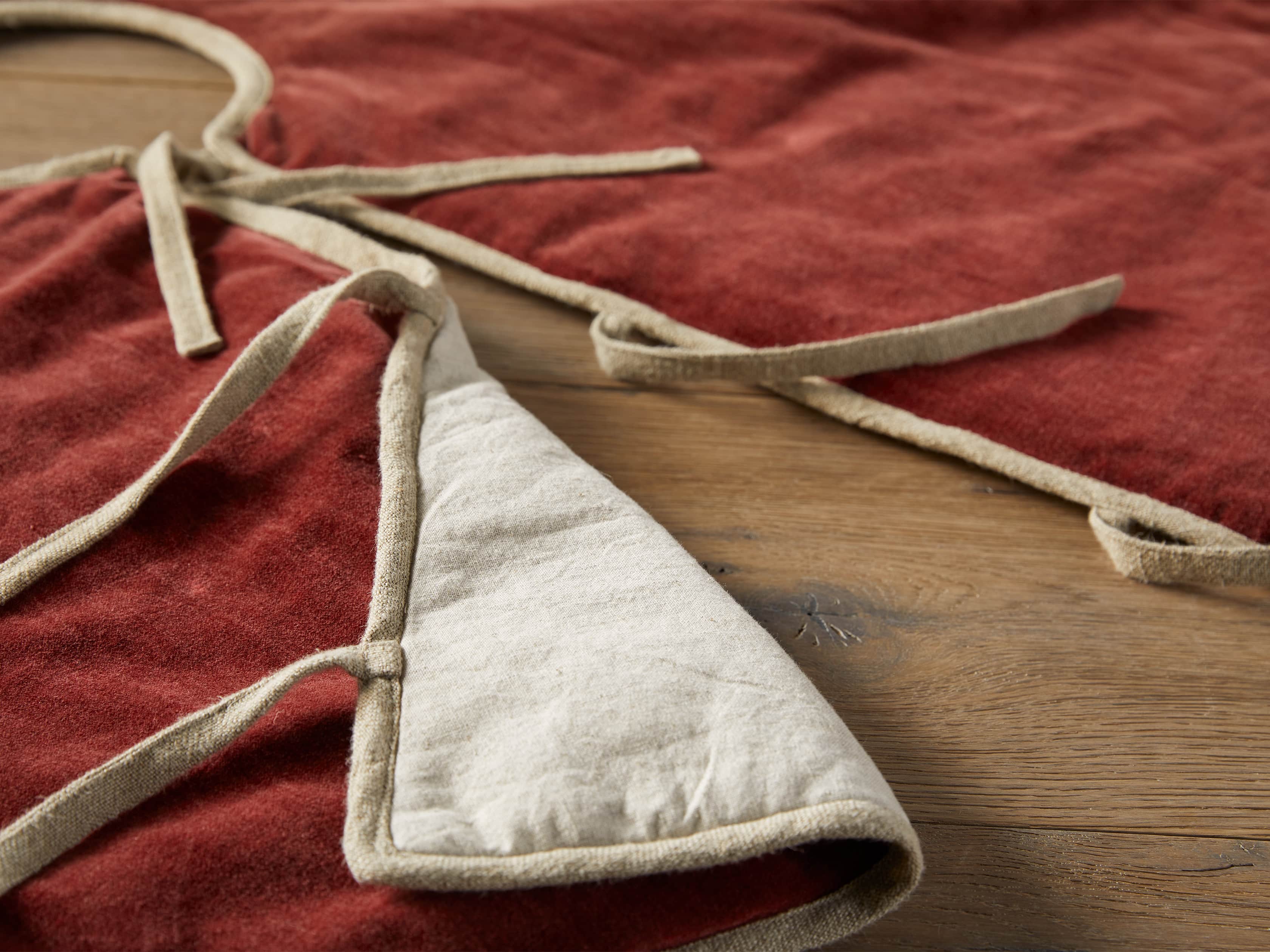 Stone washed Velvet Tree Skirt in Red