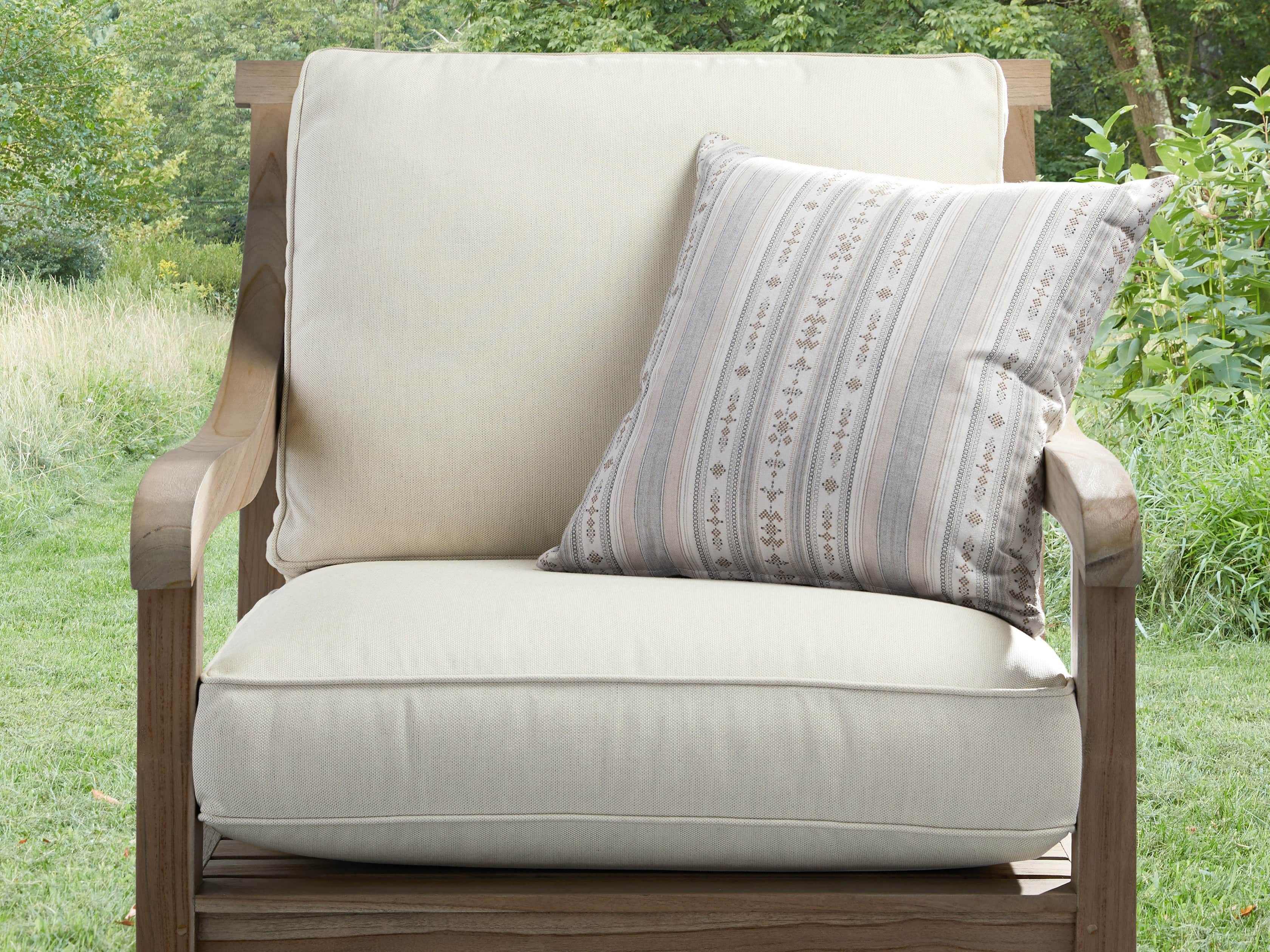 Voyage Indoor/Outdoor Pillow in White