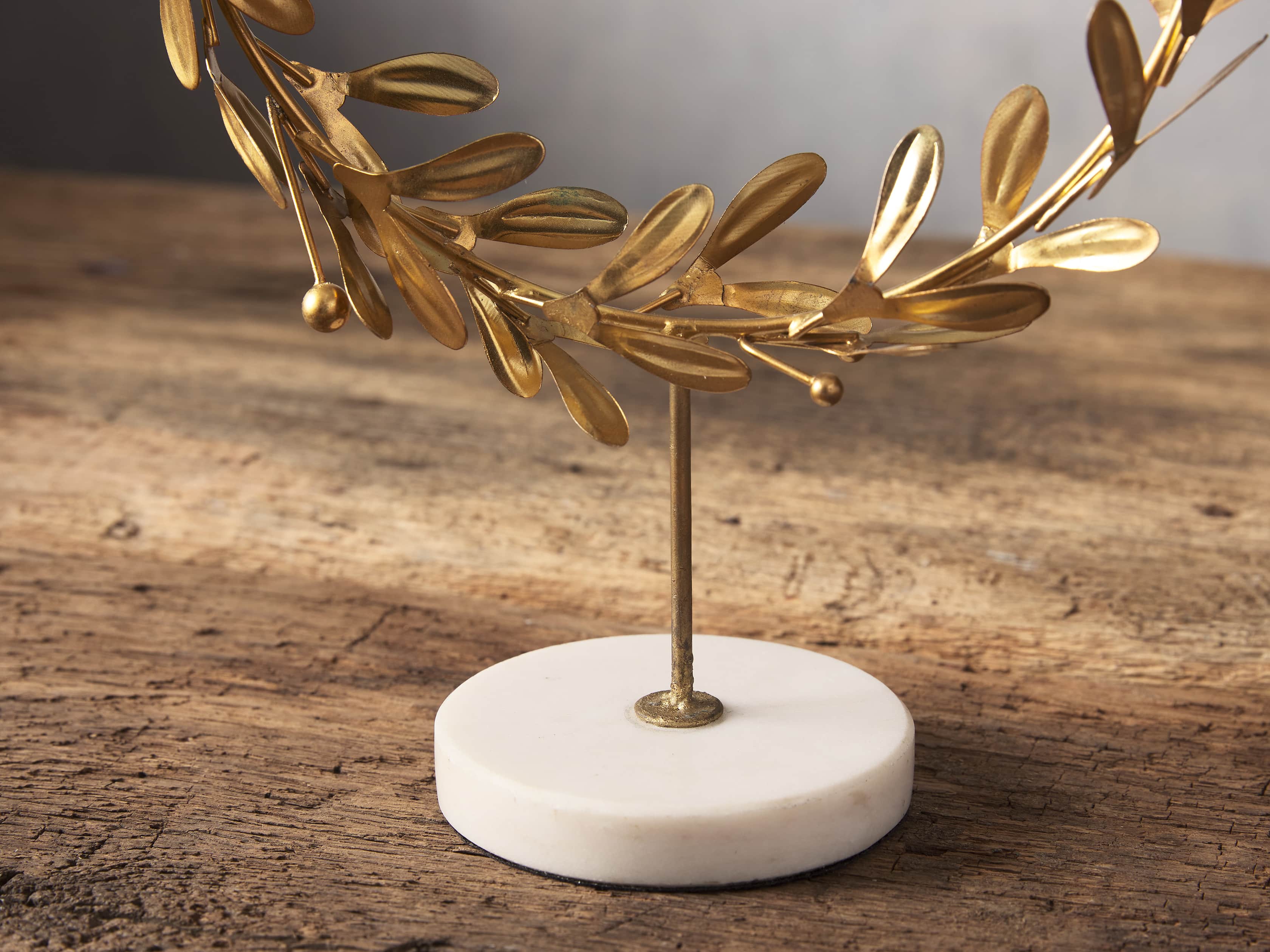 Large Metal Mistletoe Wreath on Stand, slide 2 of 3