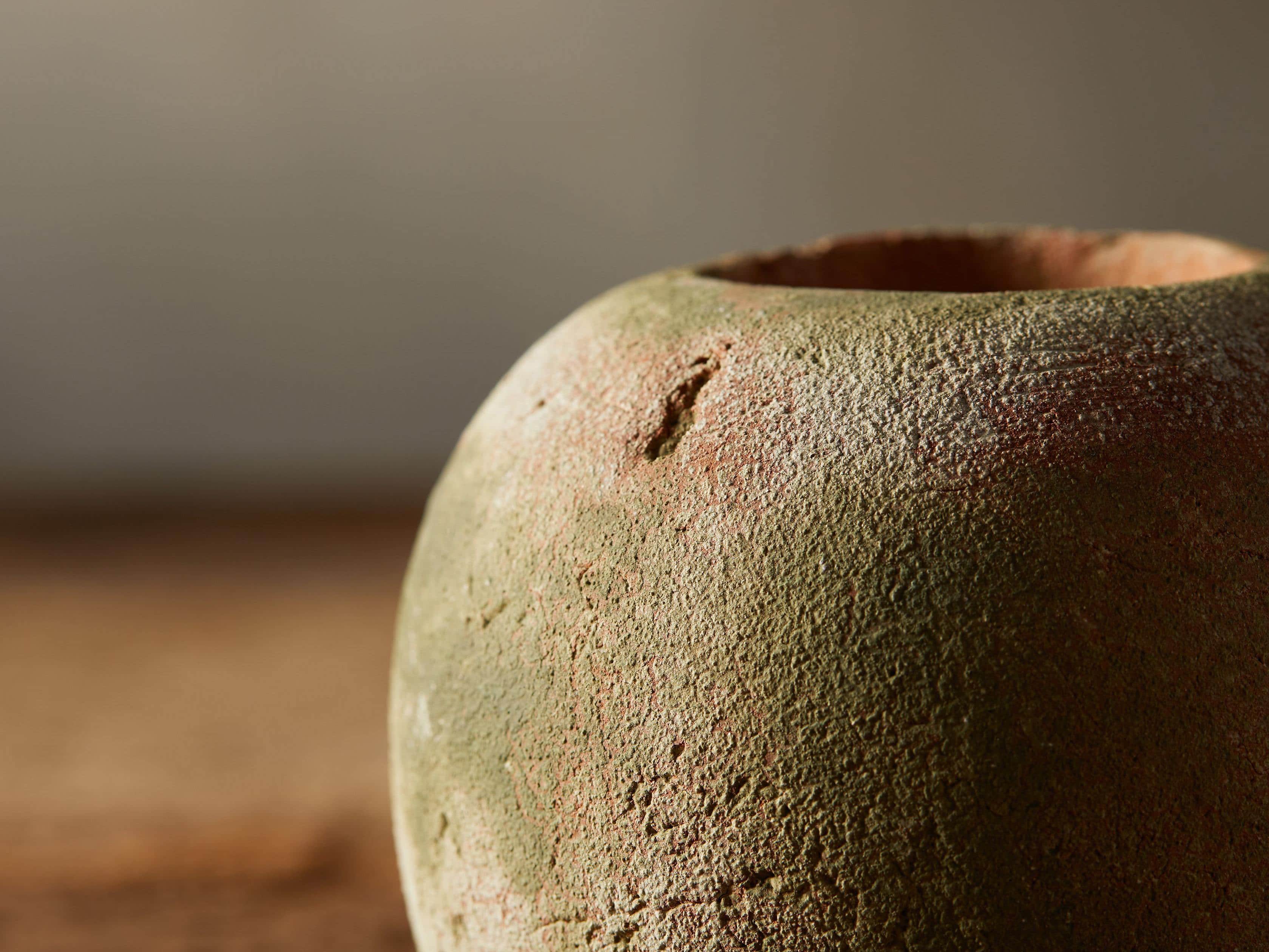 Amphora Tealight Holder, slide 3 of 5