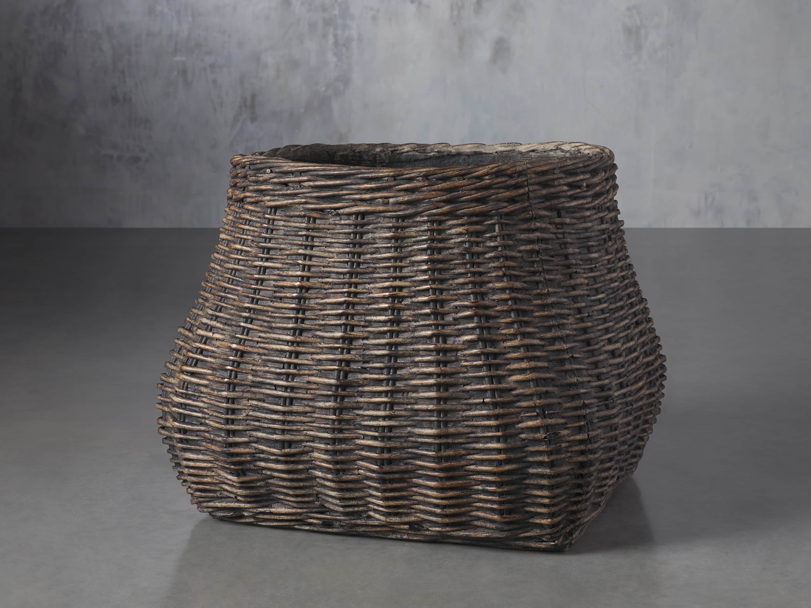 Large Callista Planter, slide 1 of 2