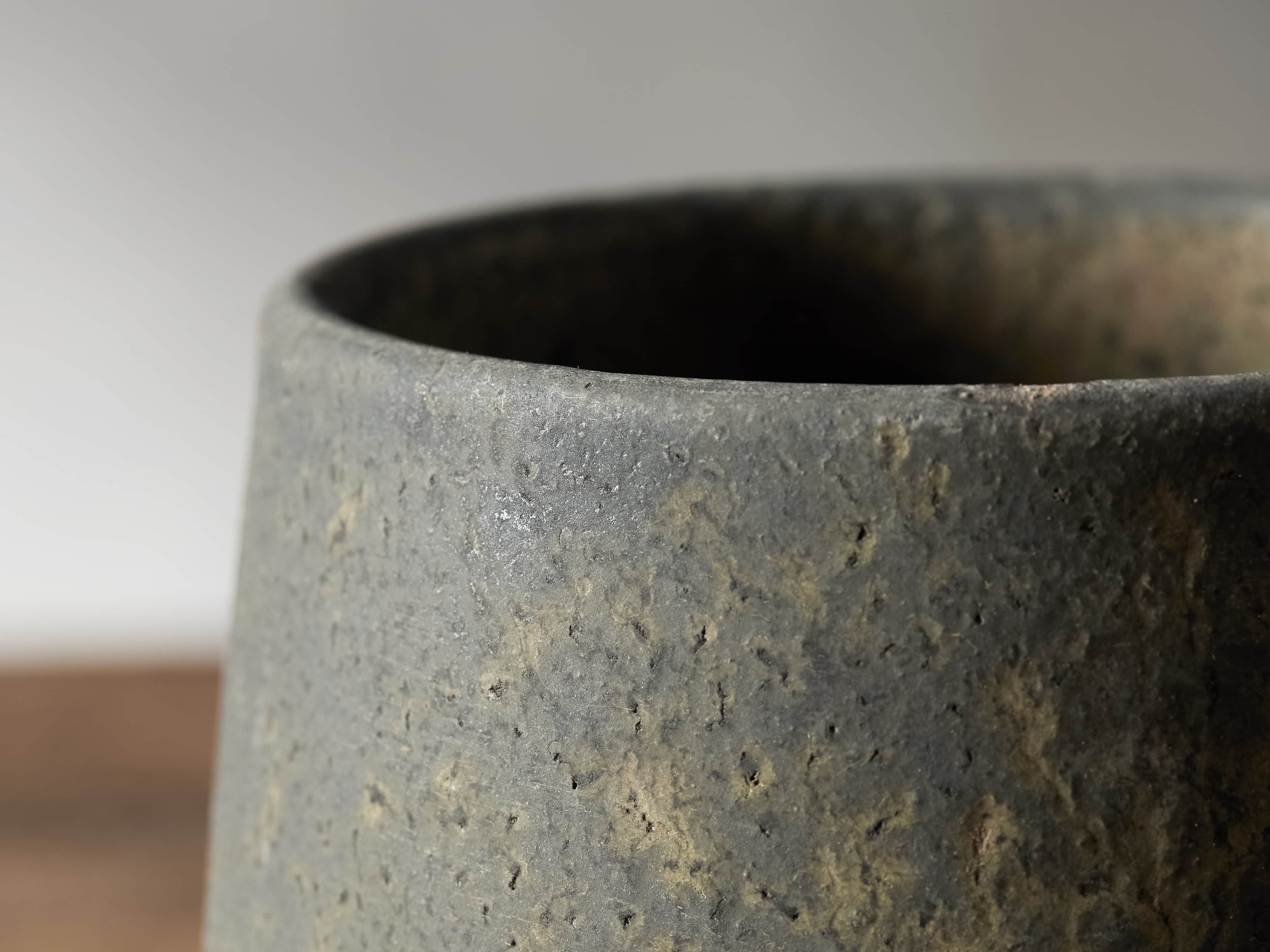 Anselmo Small Planter in Black