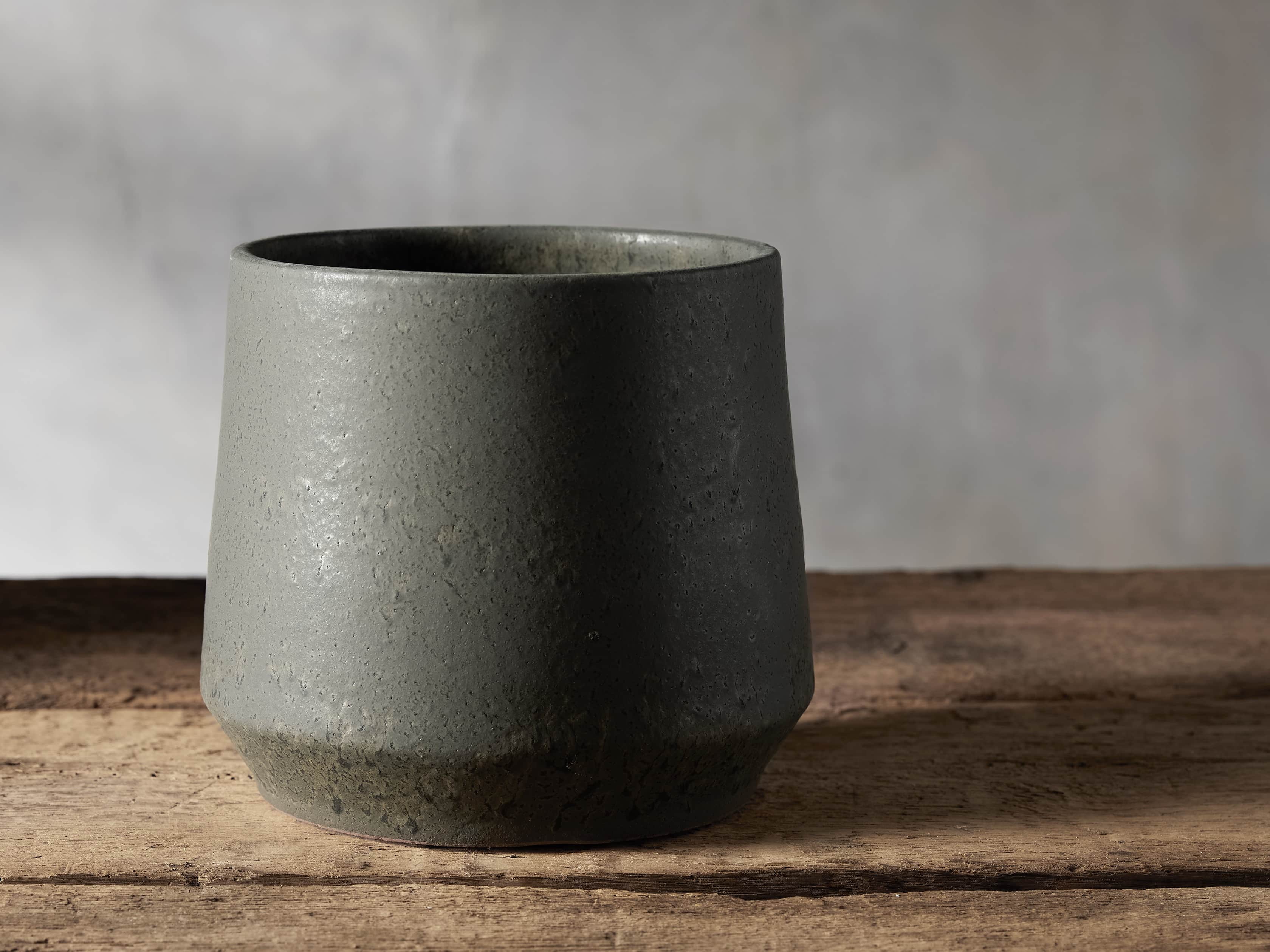 Anselmo Large Planter in Black