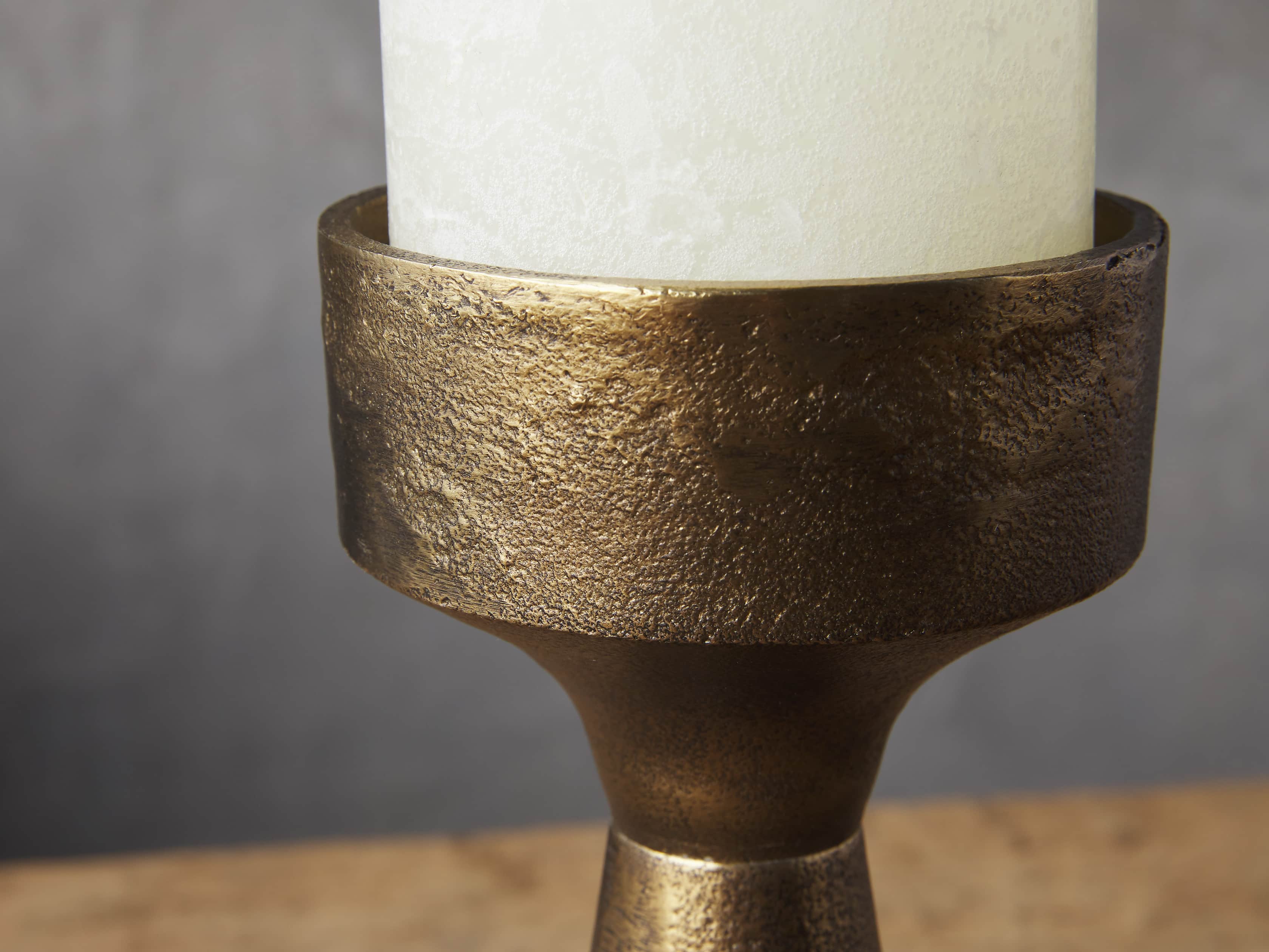 Small Ren Pillar Holder, slide 2 of 5