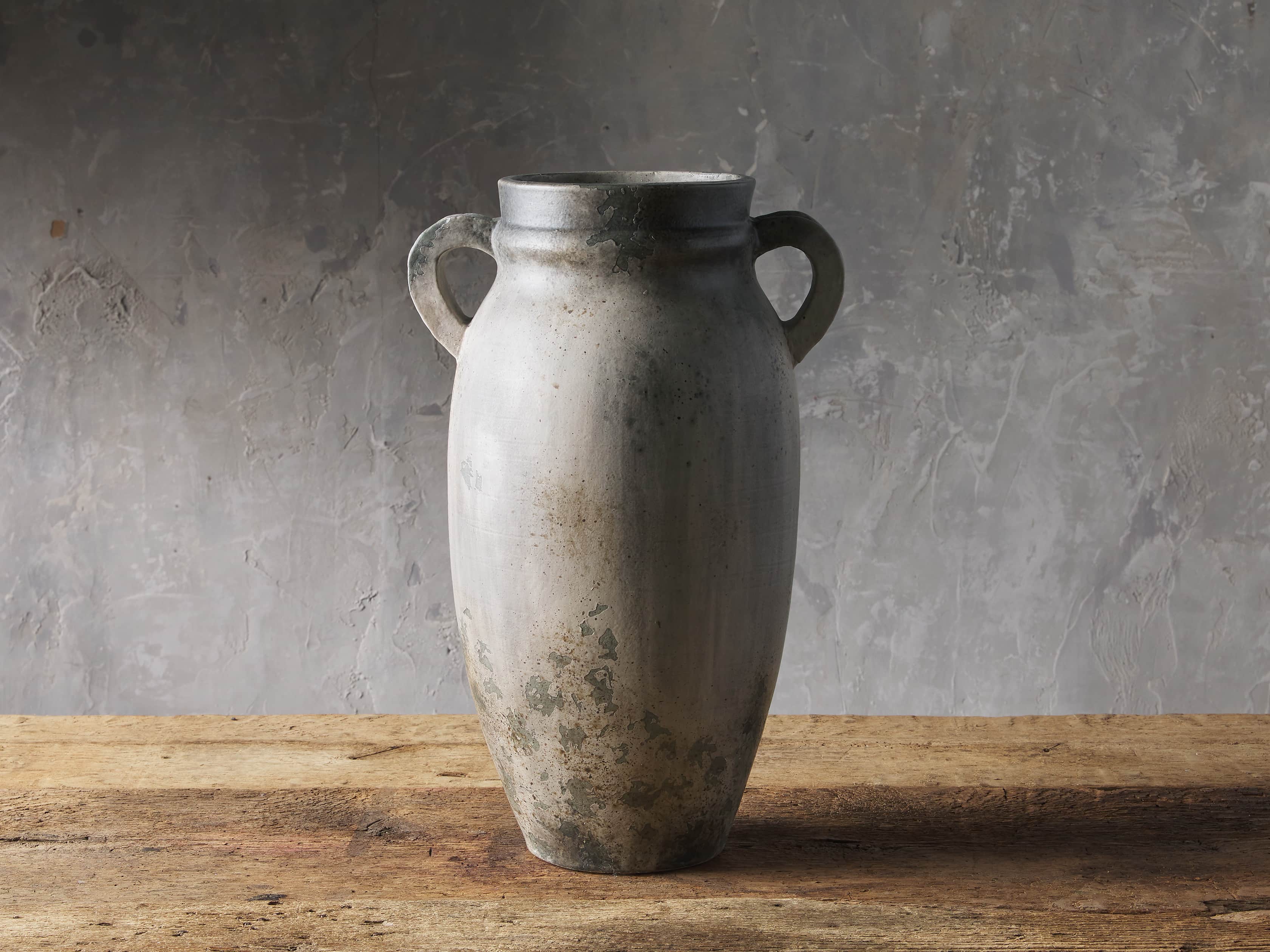 Umbria Large Urn, slide 1 of 2