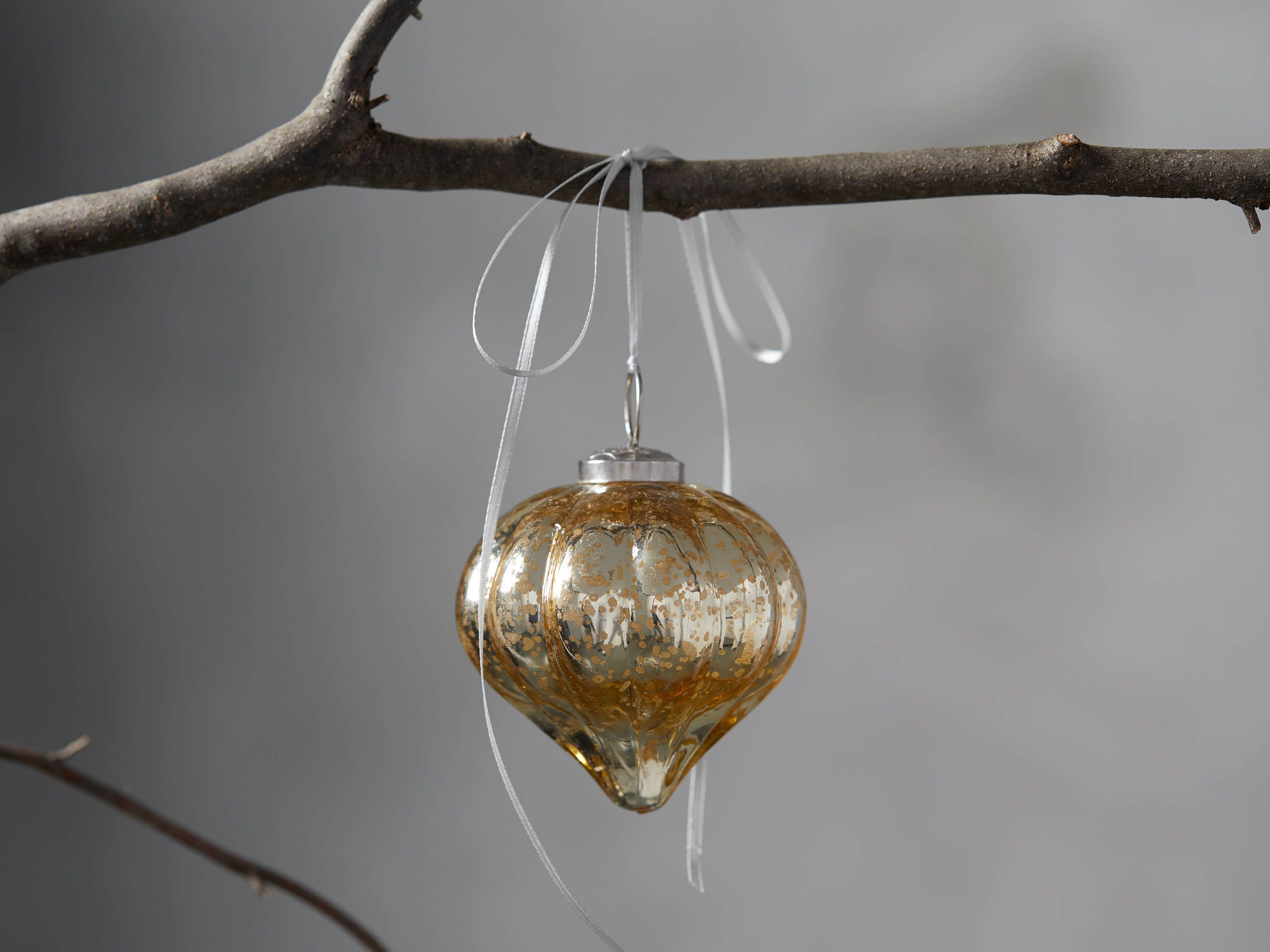 Channel Turnip Ornament in Gold set
