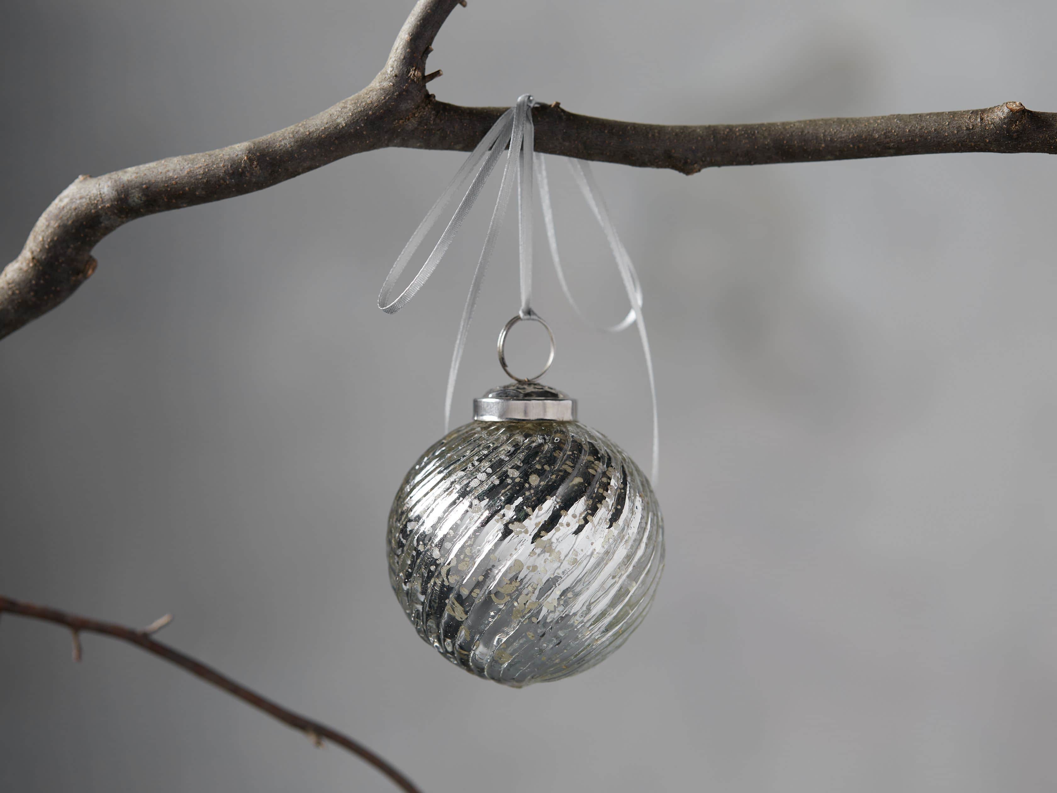 Twist Ball Ornament in Silver set