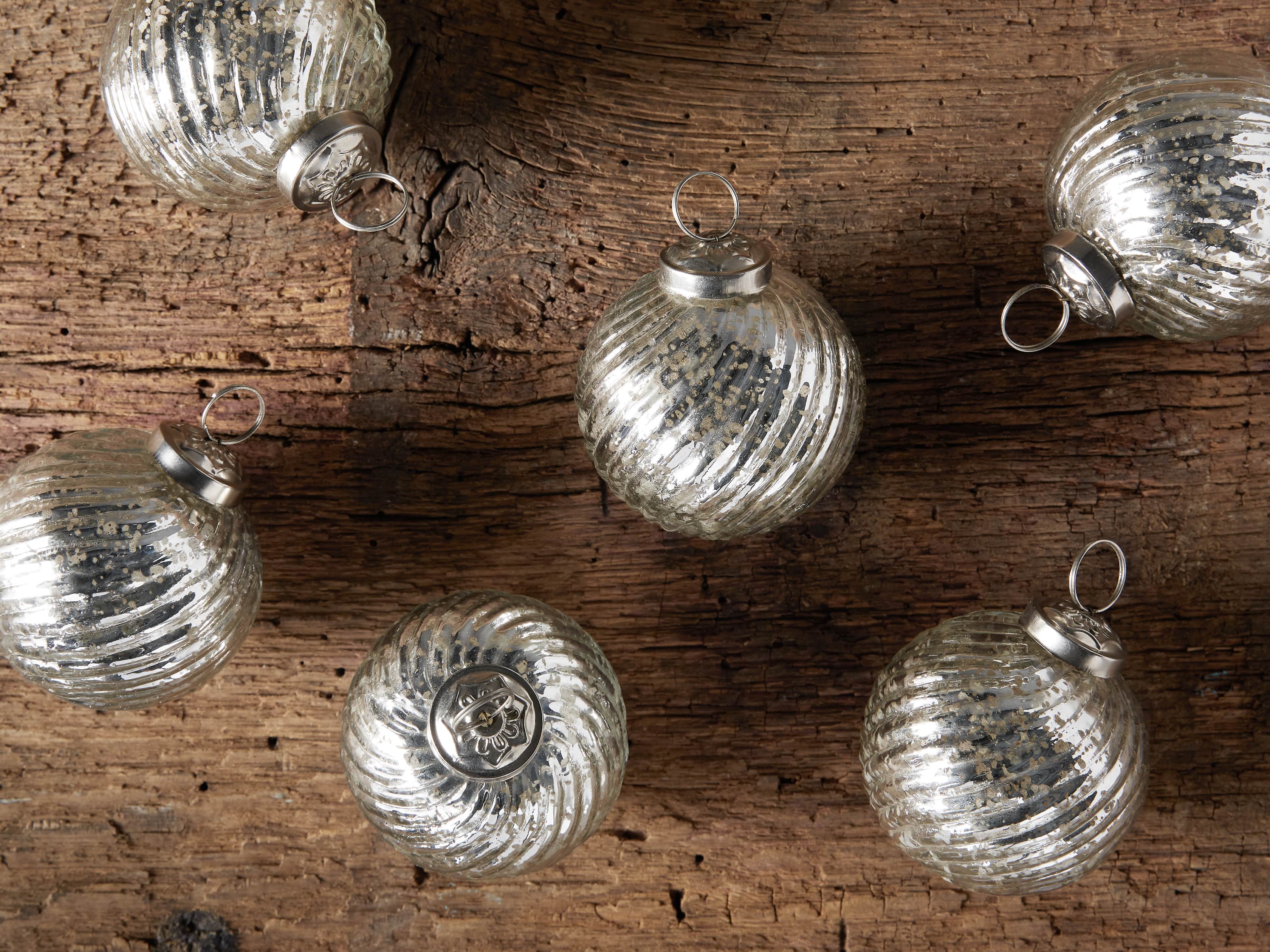 Twist Ball Ornament in Silver set
