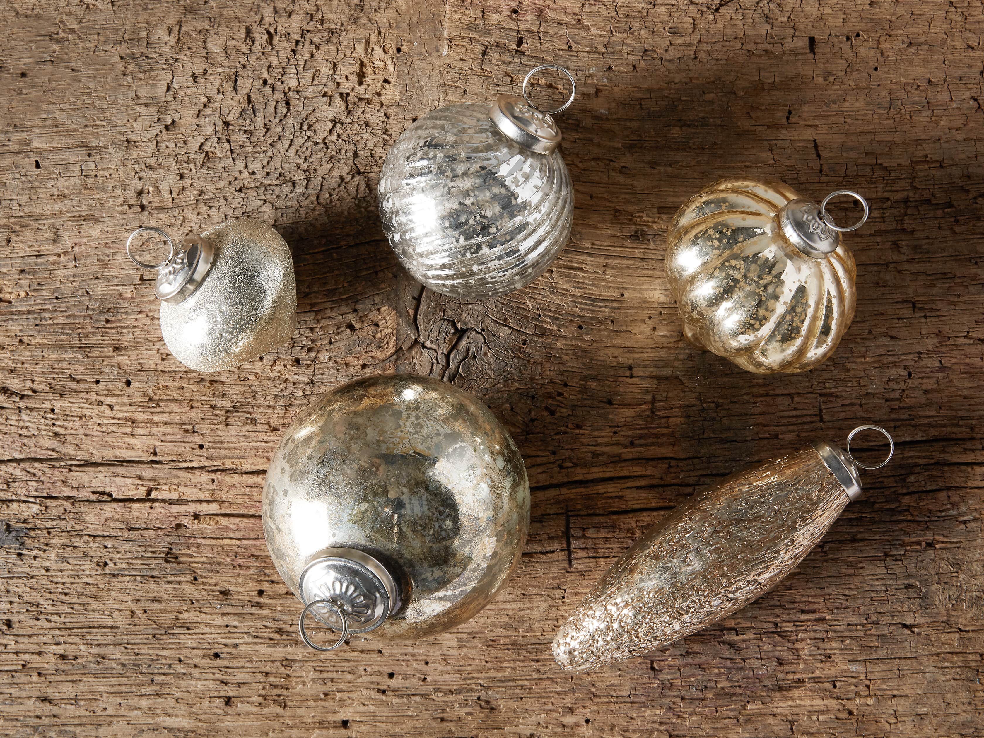 Twist Ball Ornament in Silver set