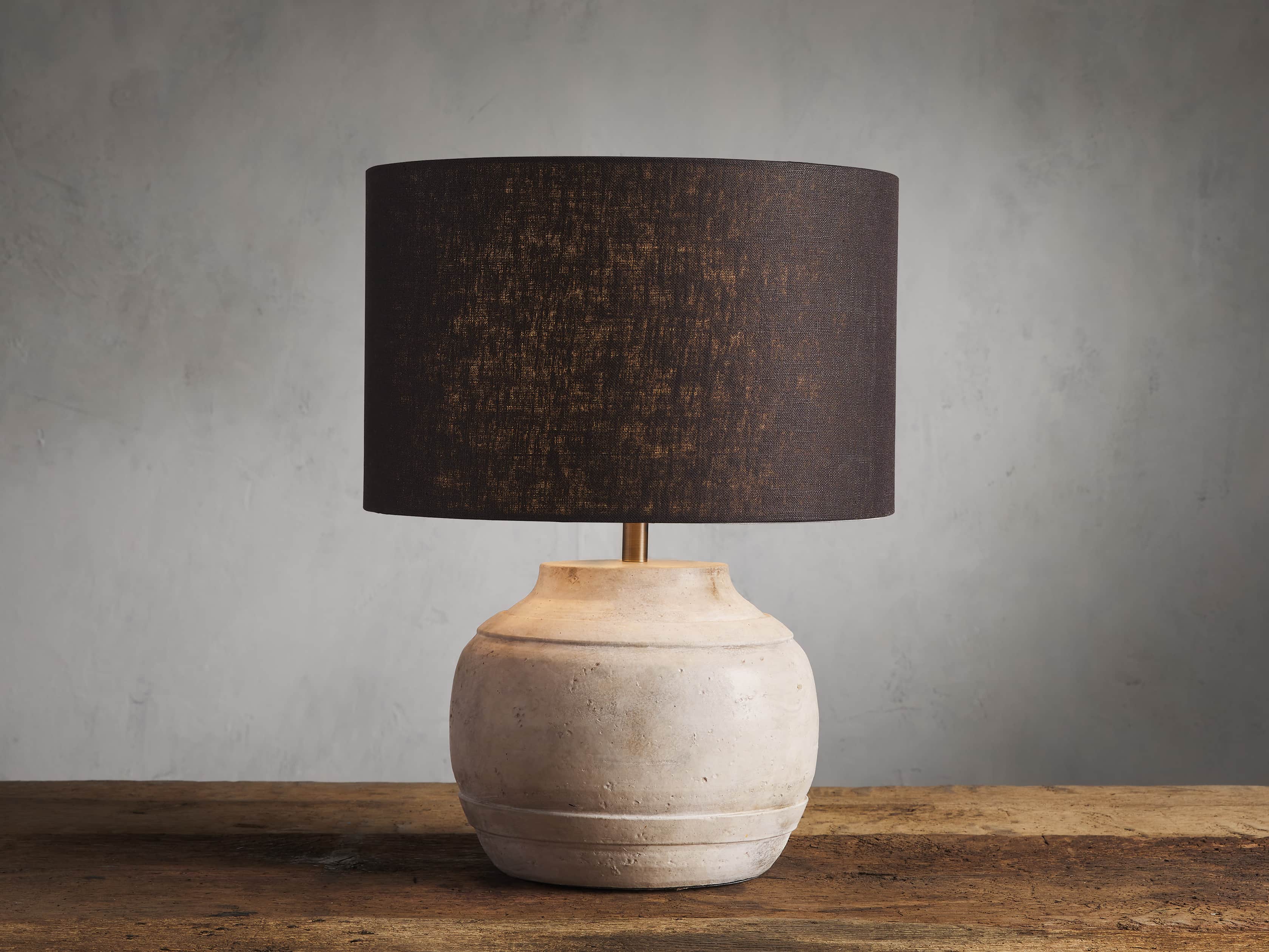 biografie Licht lid Farrow White Table Lamp – Arhaus