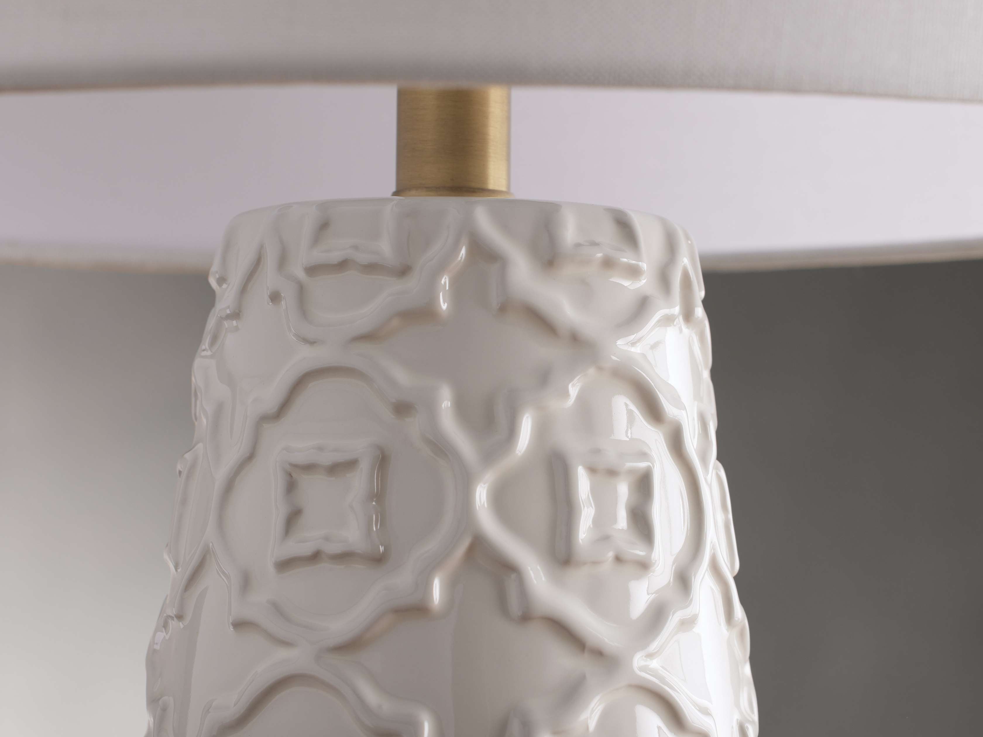 Laurel Ceramic Table Lamp in Cream