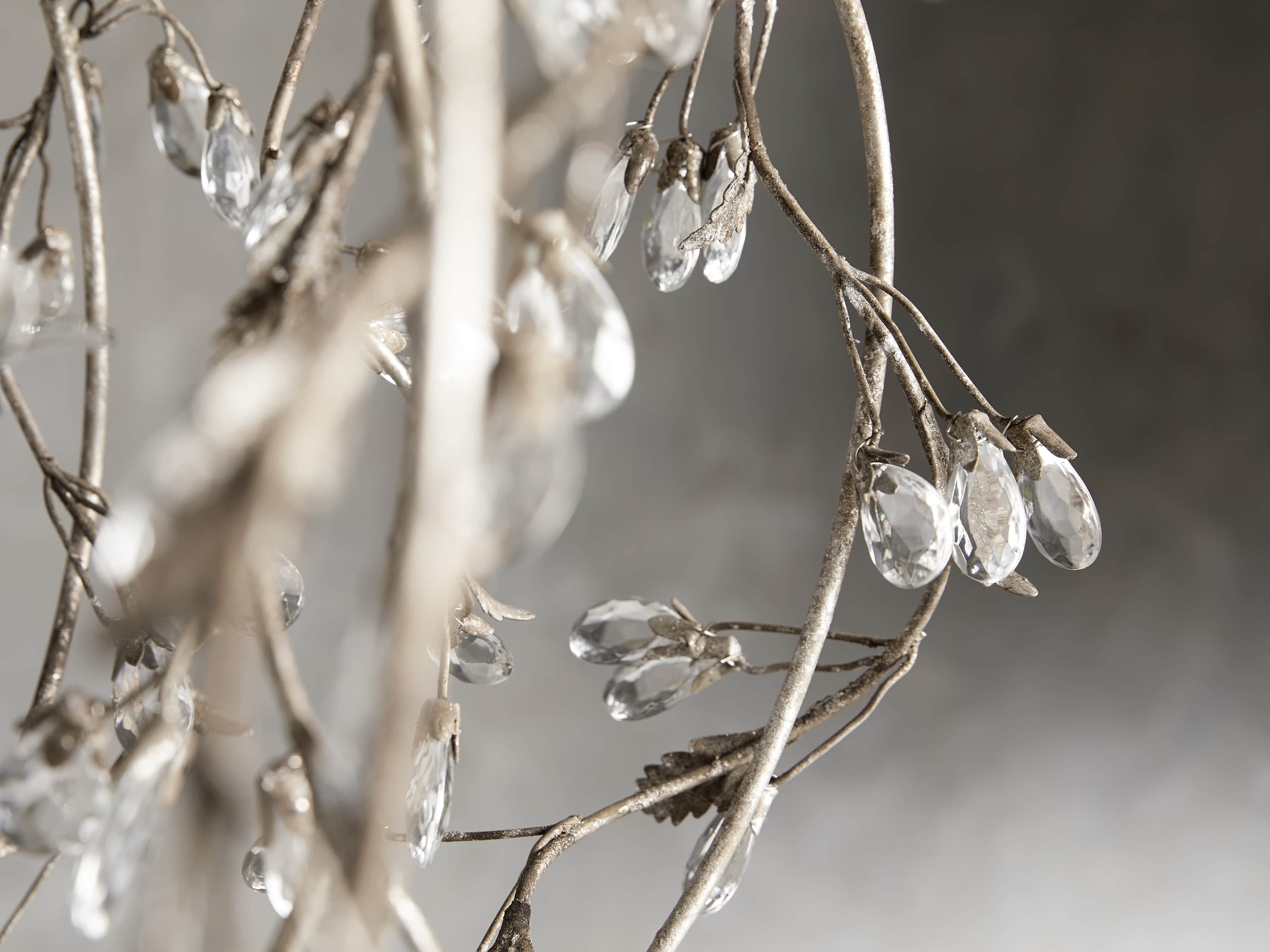 Luisa Chandelier, slide 3 of 8